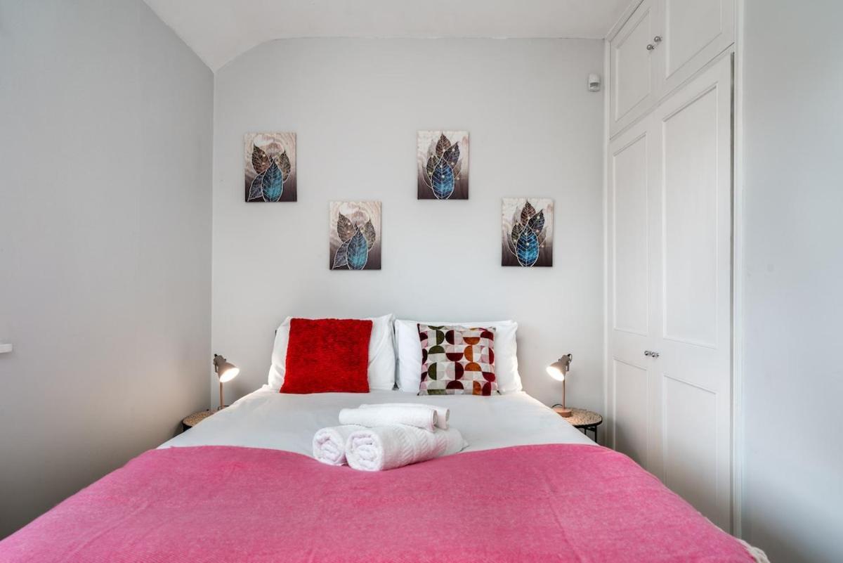 Character Luxury 6 Person 2 Bathroom Garden Sunroom Free Parking Londen
