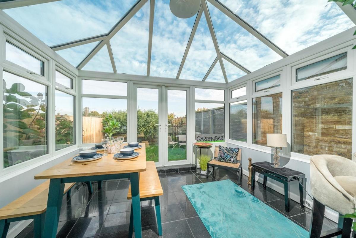 Character Luxury 6 Person 2 Bathroom Garden Sunroom Free Parking Villa *