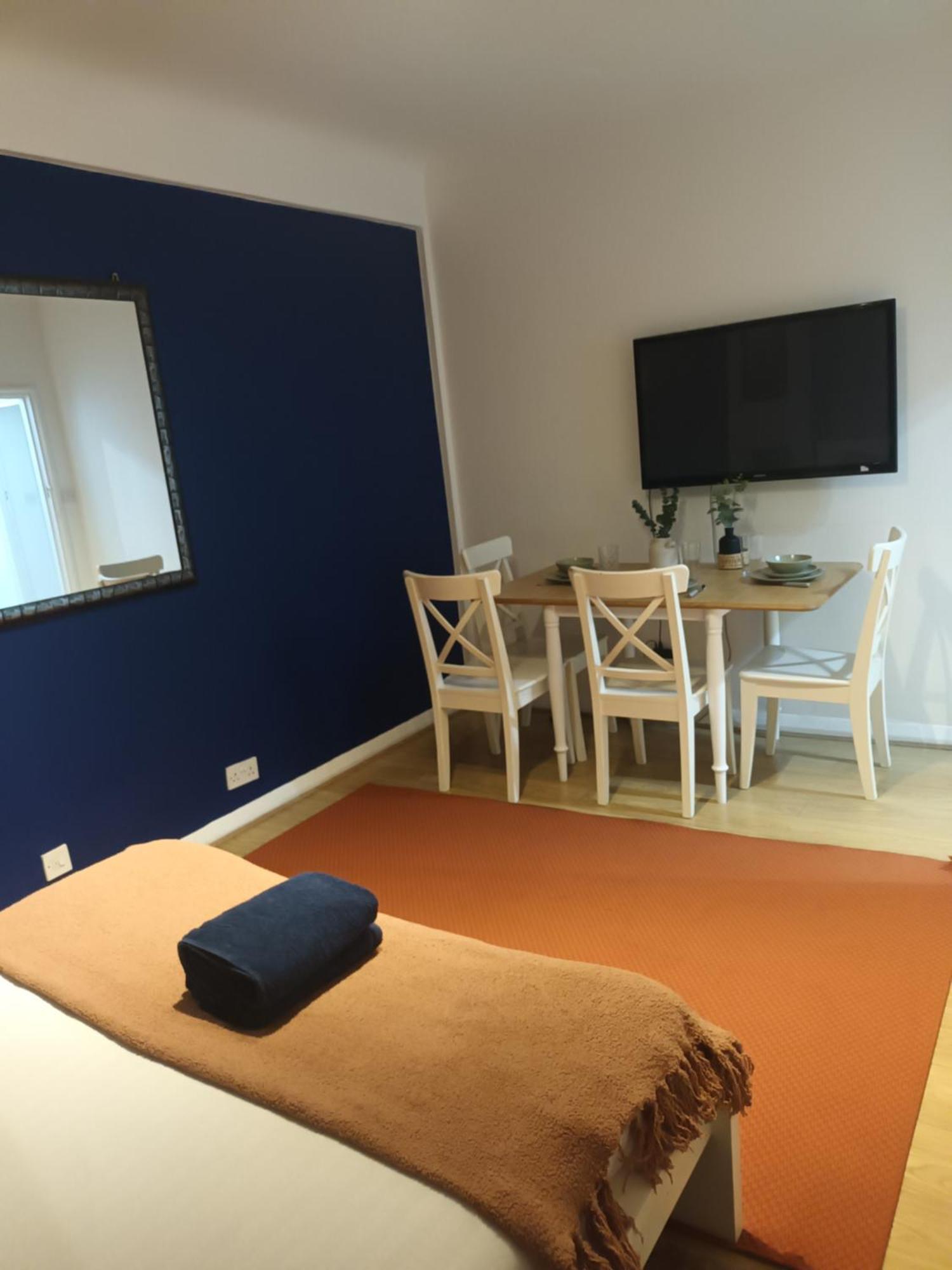 Marble Arch Beautiful Family * London
