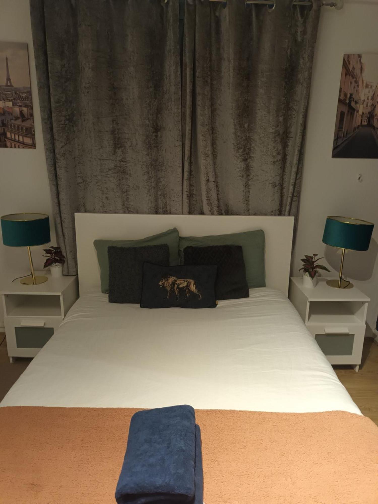 Marble Arch Beautiful Family * London