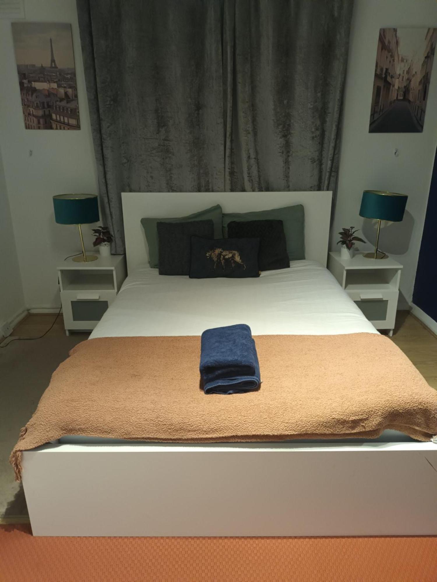 Marble Arch Beautiful Family * London