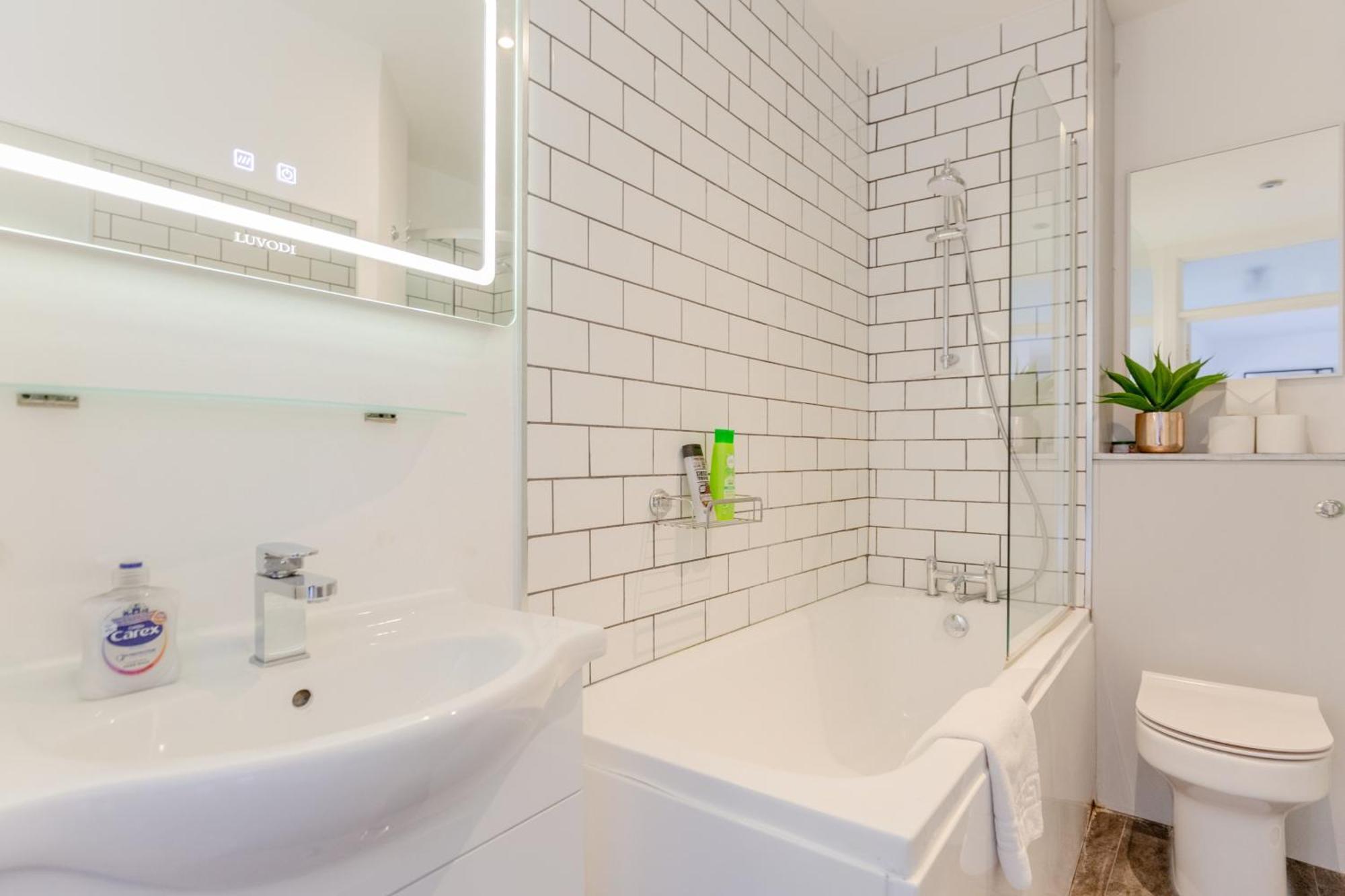 Bright 2 Bedroom Flat In Lambeth With Balcony Apartment *