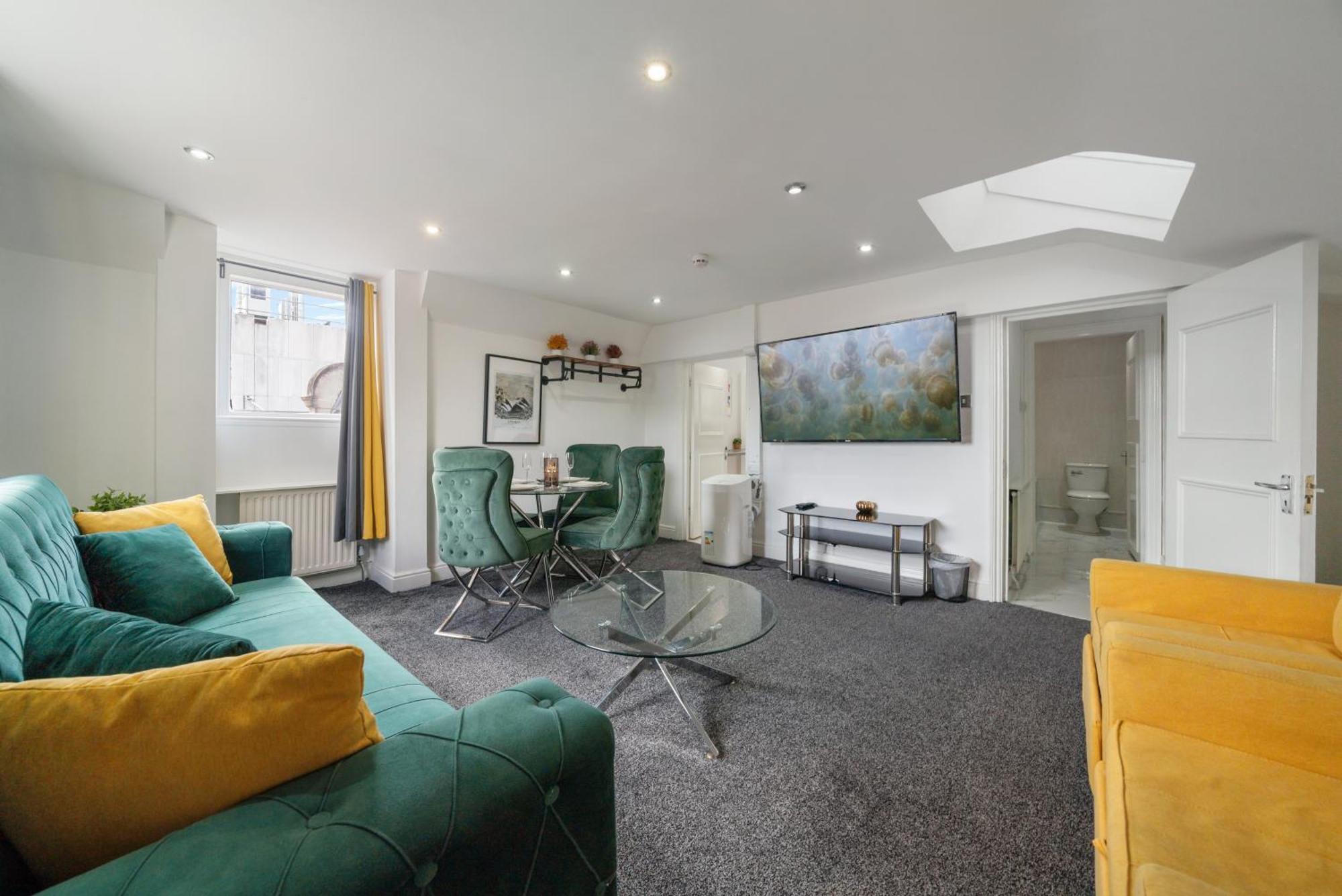 Luxurious 1-bedroom Penthouse On Oxford Street 11g Apartamento