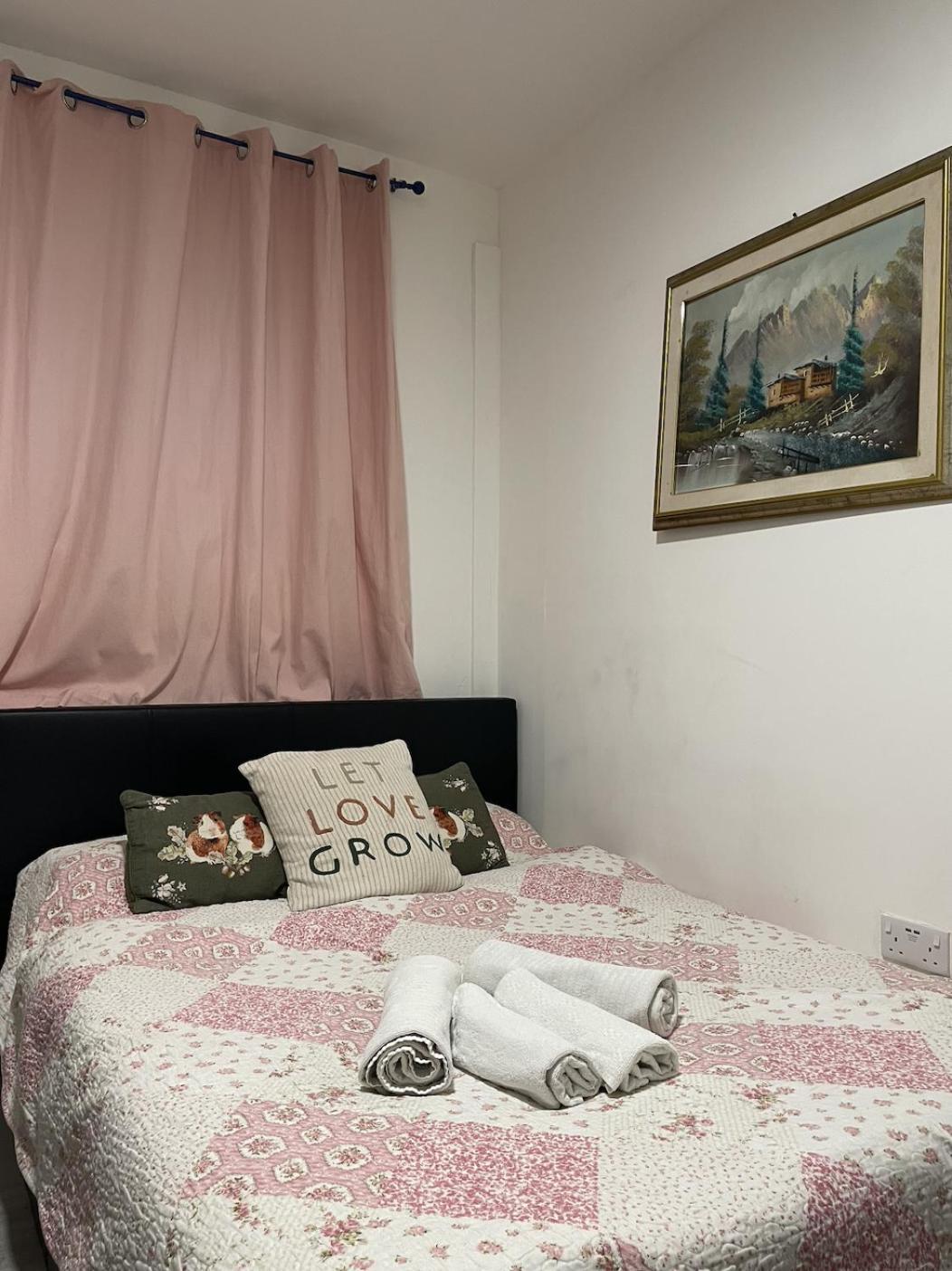 Homey Flat In Heart Of Appartement Londen