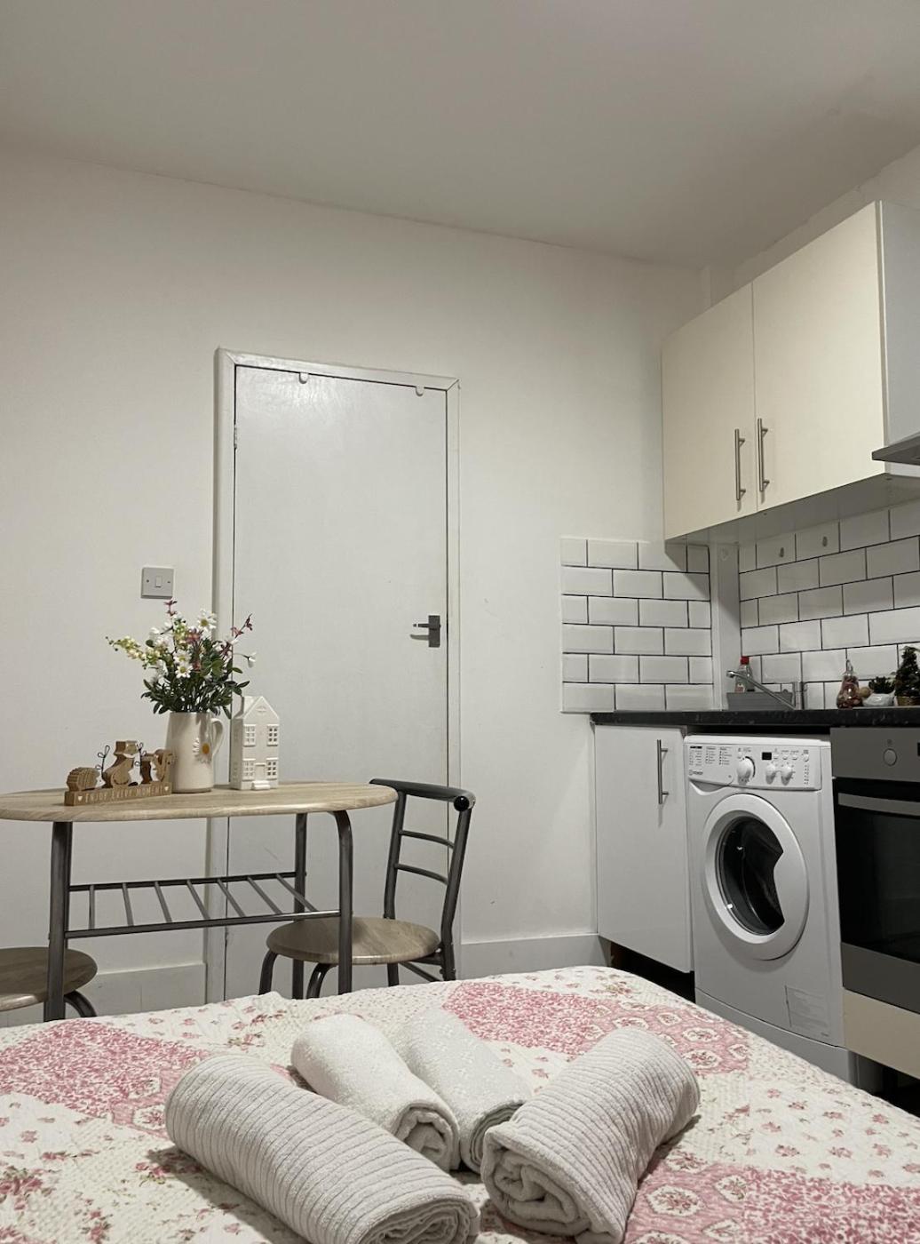 Homey Flat In Heart Of * London