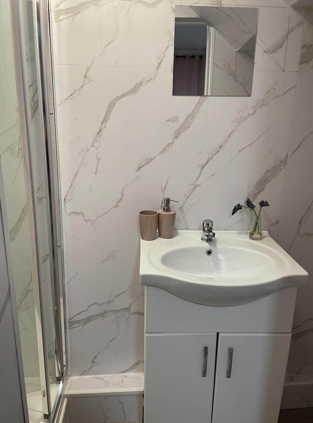 Homey Flat In Heart Of London