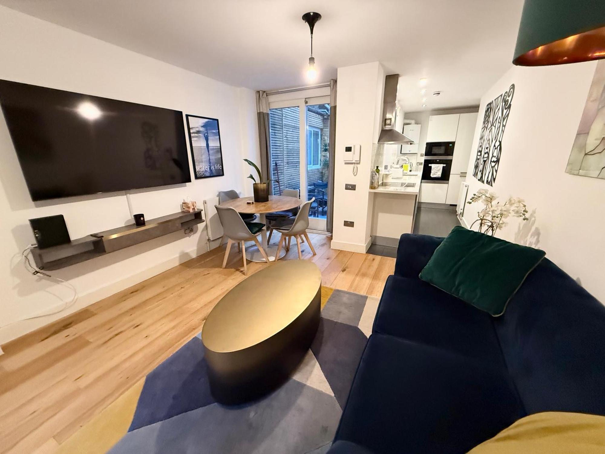 Immaculate Covent Garden Apartment London