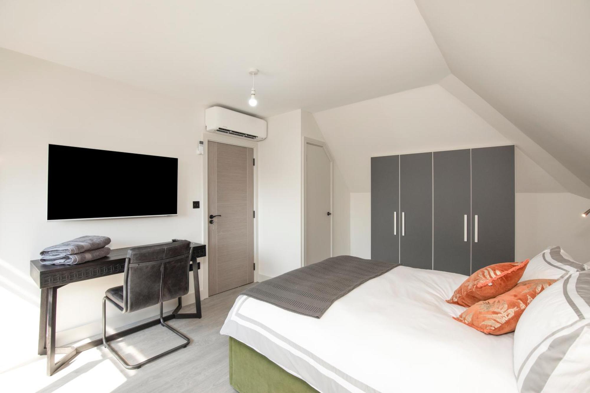 Luxury 3 Bedroom Flat 5 Min To Tube Station Apartment London