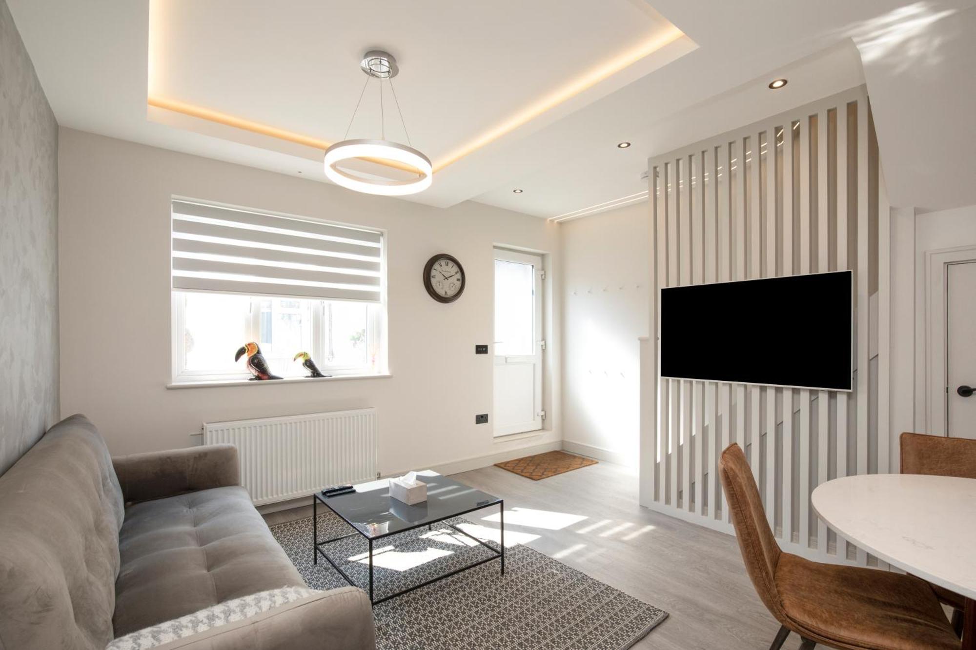 Luxury 3 Bedroom Flat 5 Min To Tube Station Apartment *