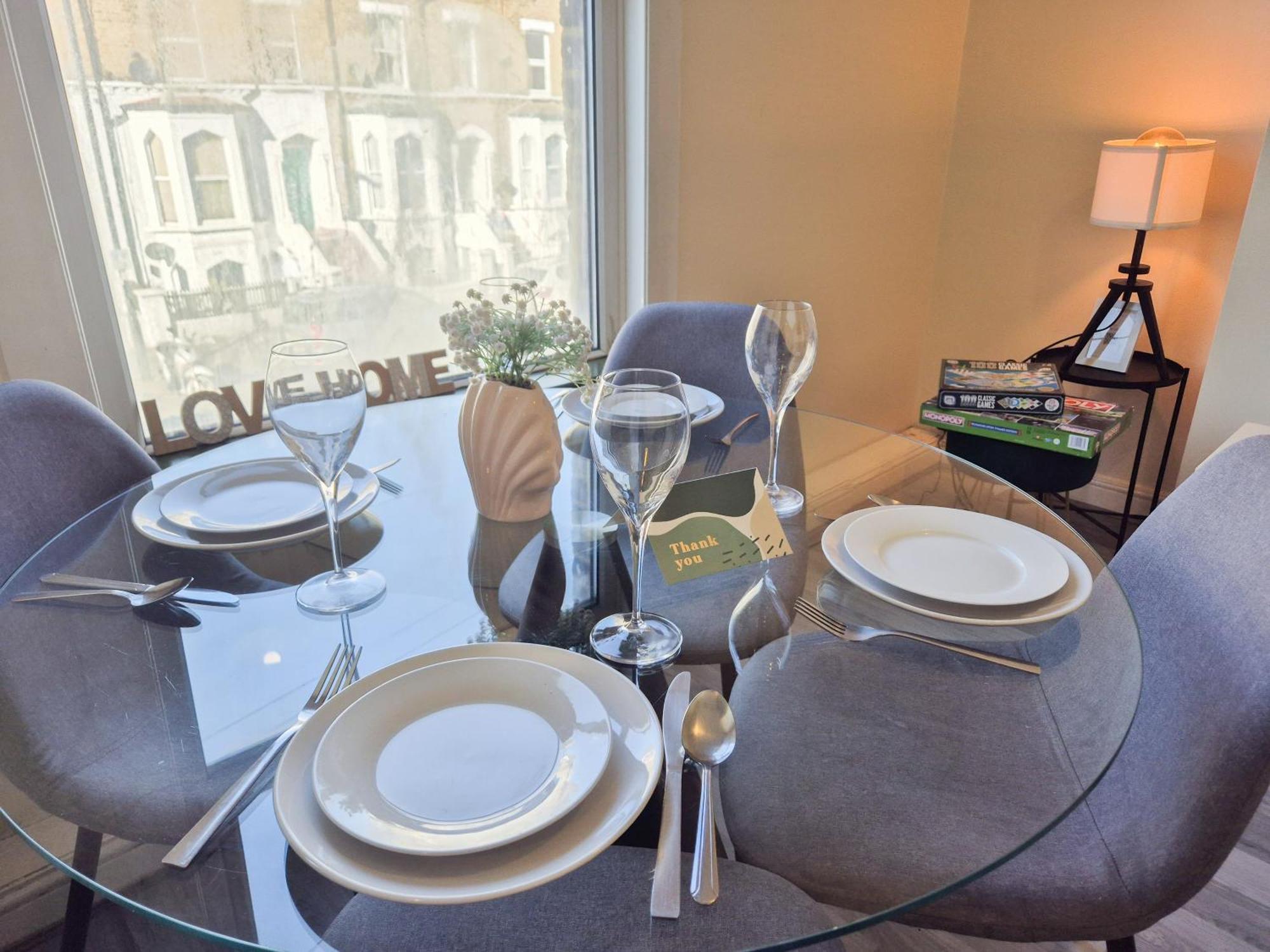 Apartment Ample Acton 4-bedroom Flat,ealing, West
