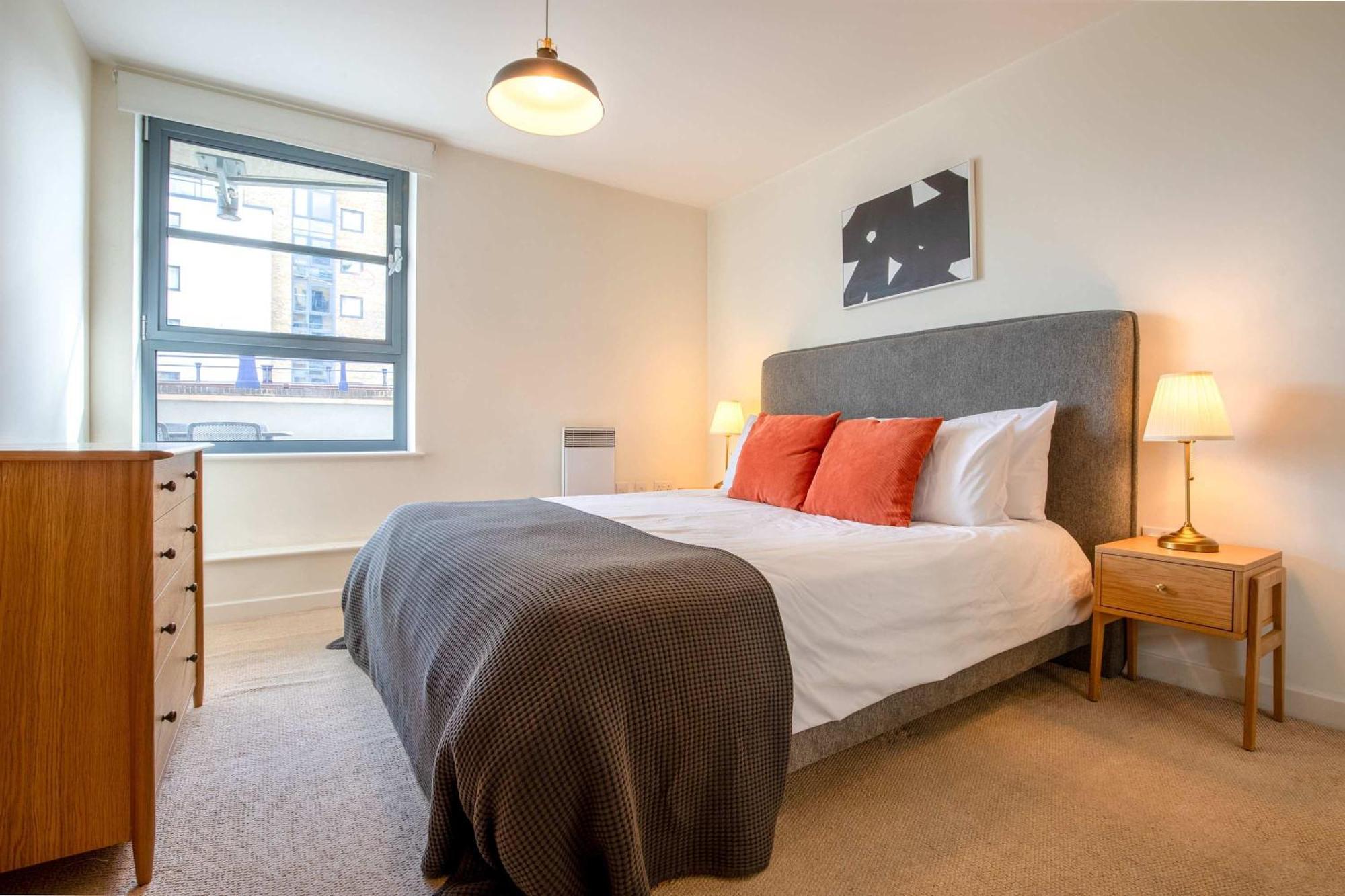 Londwell & Limehouse With Balcony *