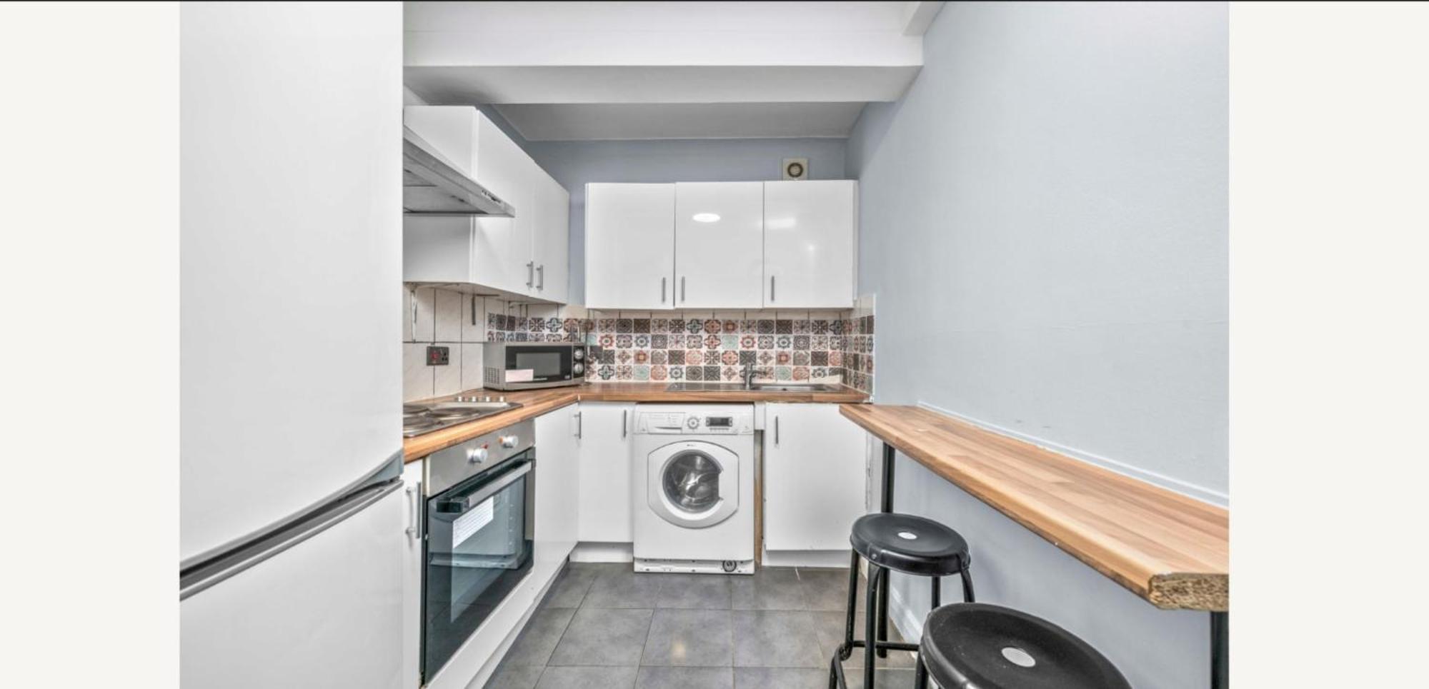 2 Bed Flat In * Londres