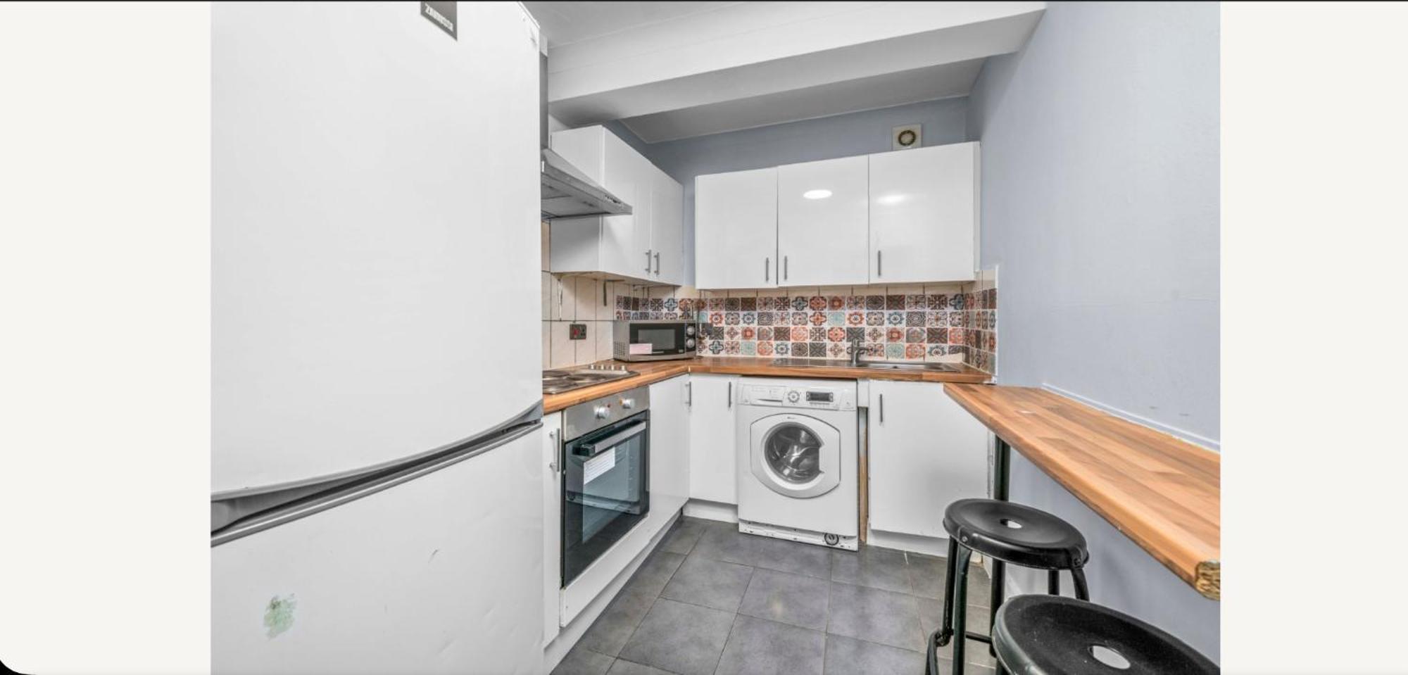 2 Bed Flat In Londres