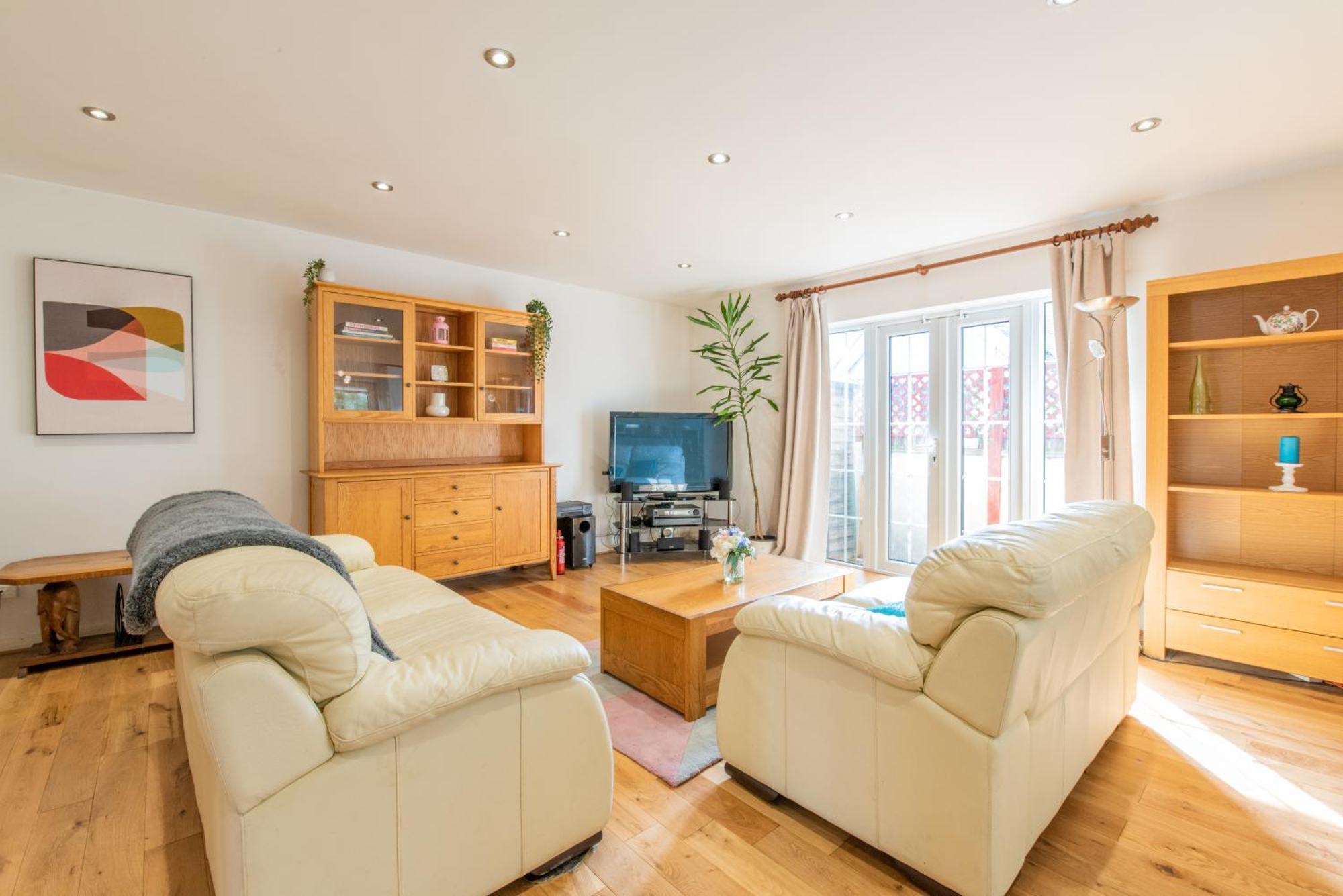 London Stratford - Spacious 2 Bed Flat With Secured Parking & Private Garden Londres