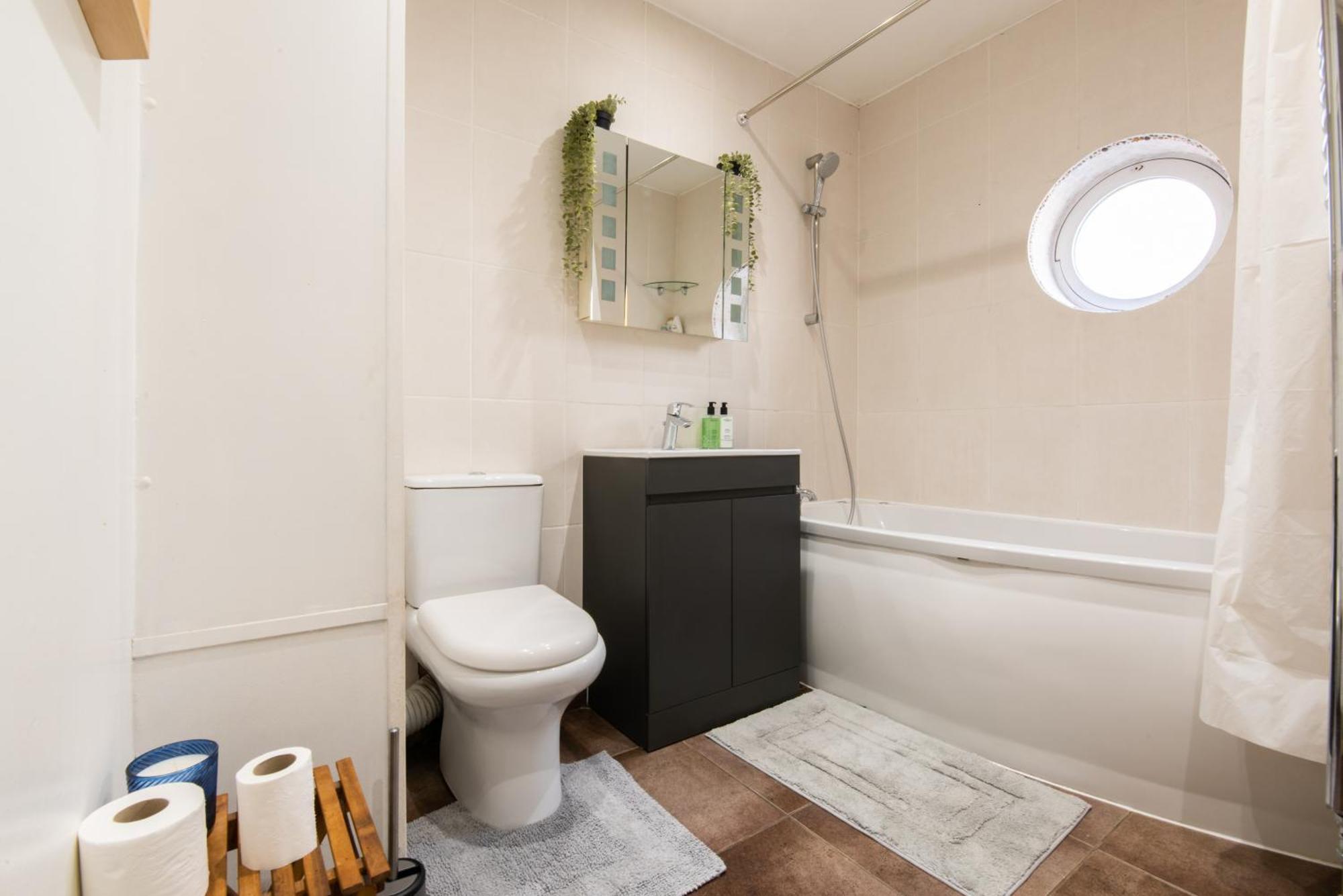 Appartement London Stratford - Spacious 2 Bed Flat With Secured Parking & Private Garden