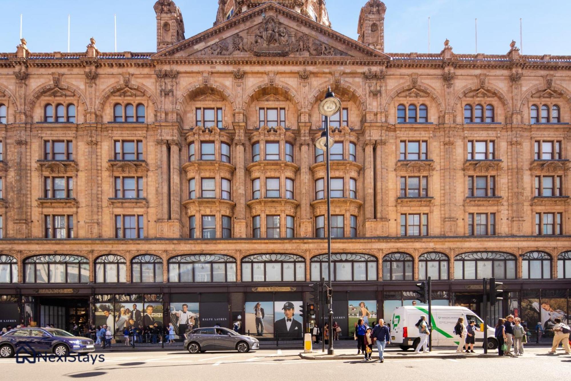 1 Min Walk To Harrods, Knightsbridge Penthouse *