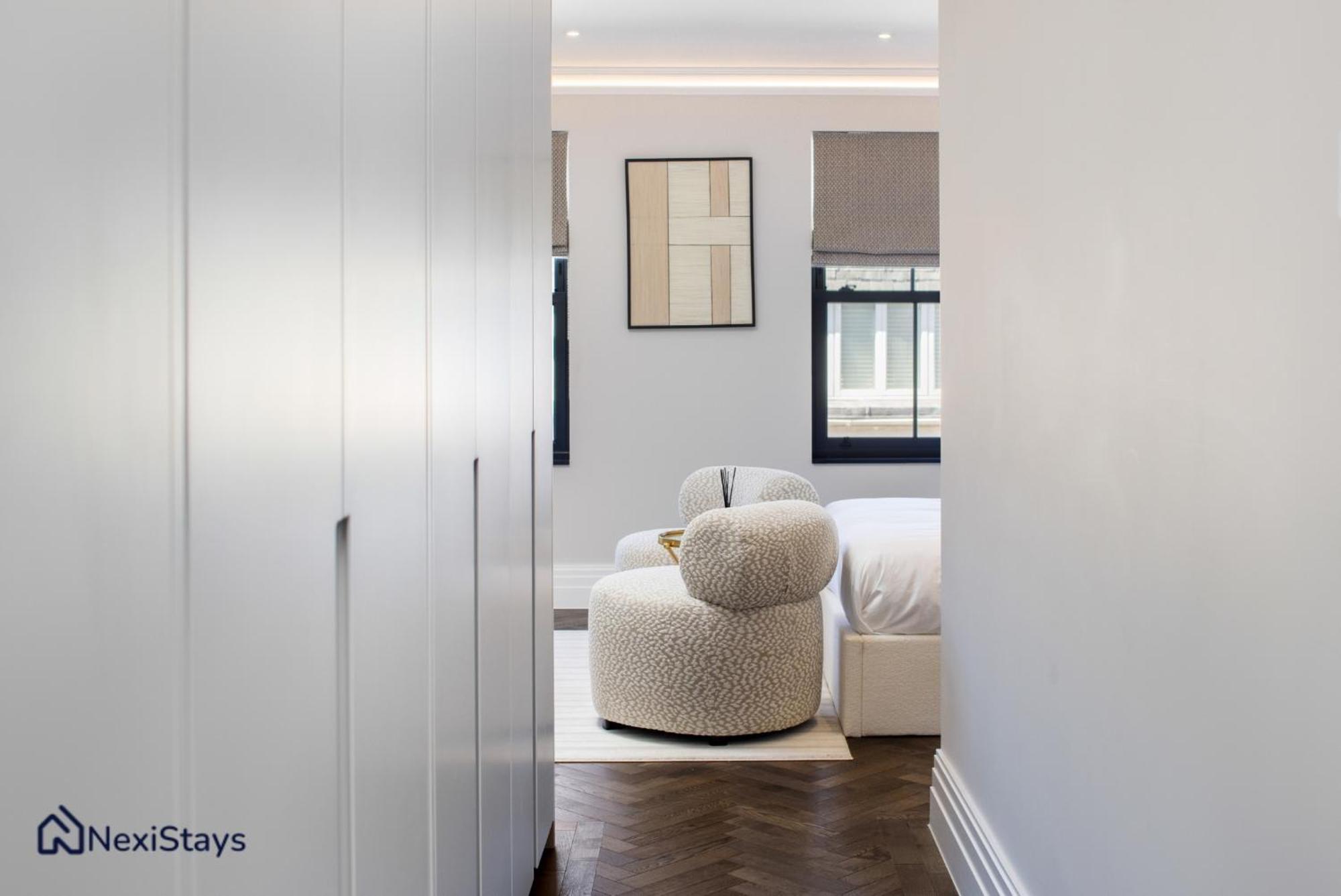 1 Min Walk To Harrods, Knightsbridge Penthouse *