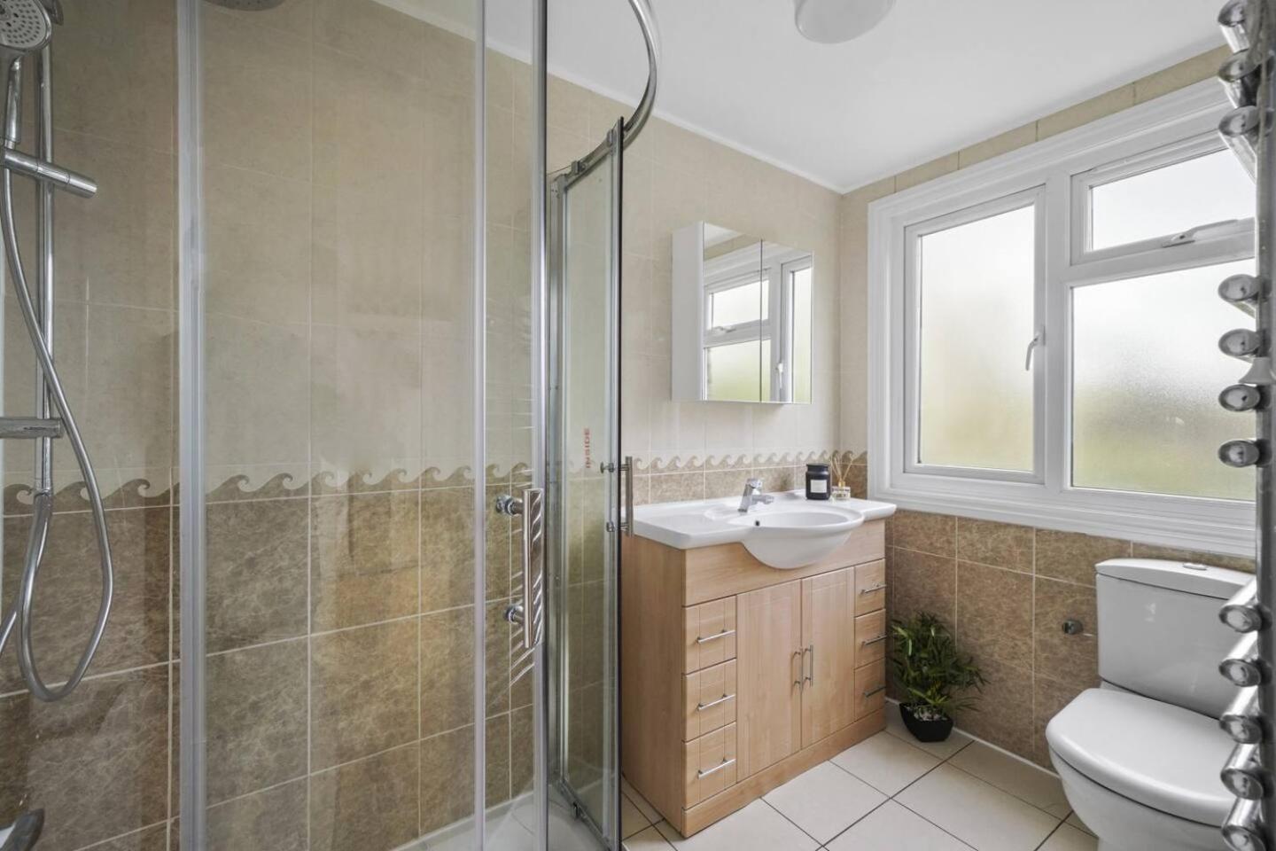 Hanger Lane Hububb Apartamento