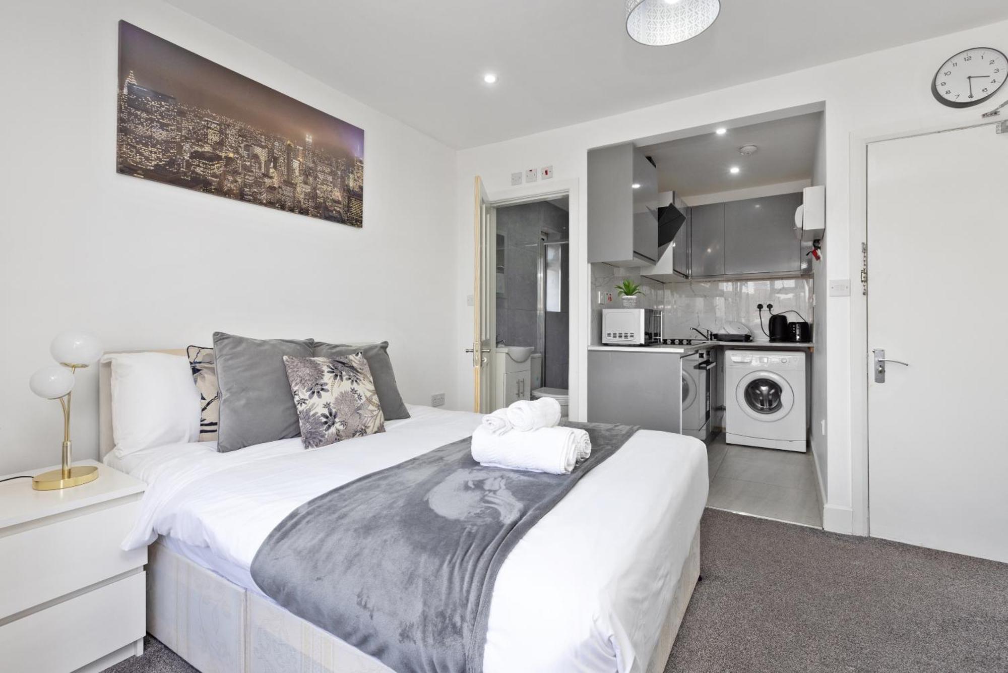South Harrow Apartment *