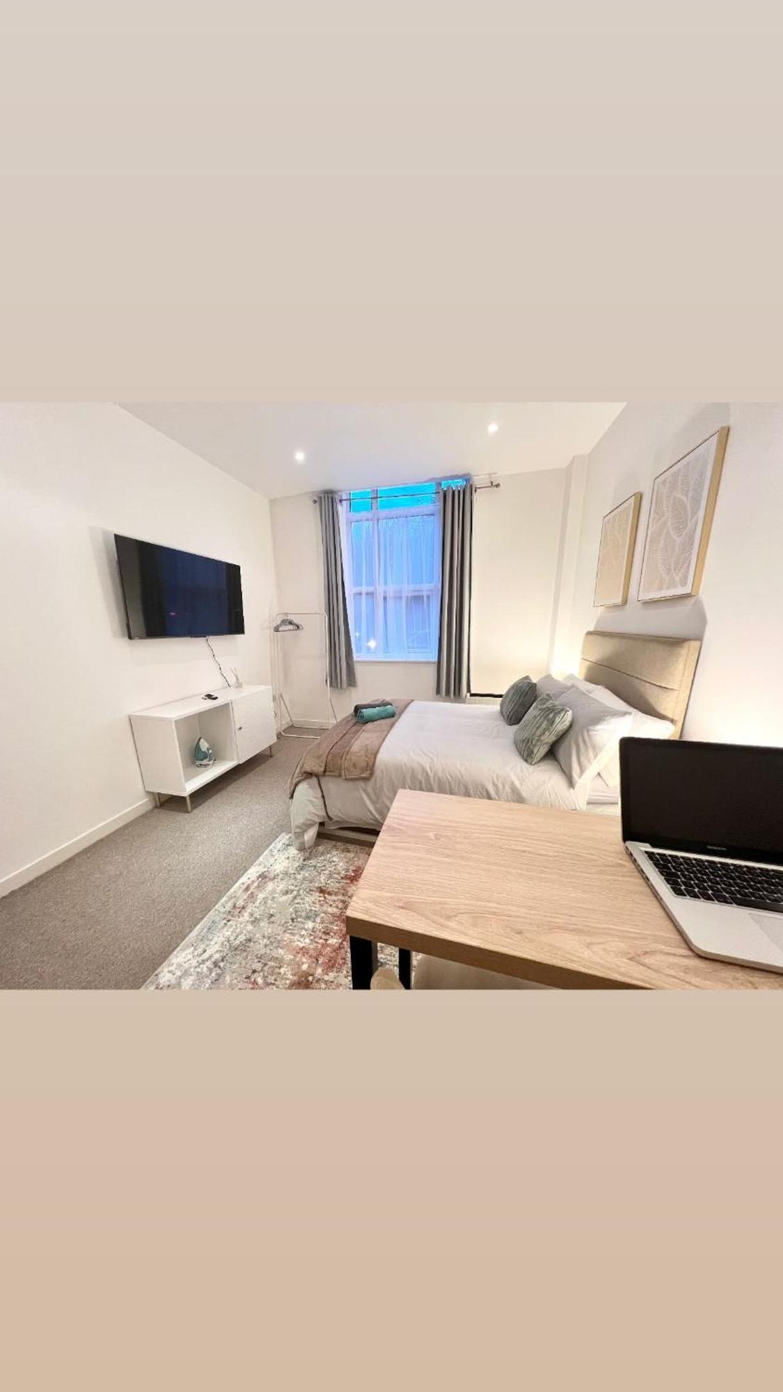 Luxury With Super Fast Wifi Gated Development Londres