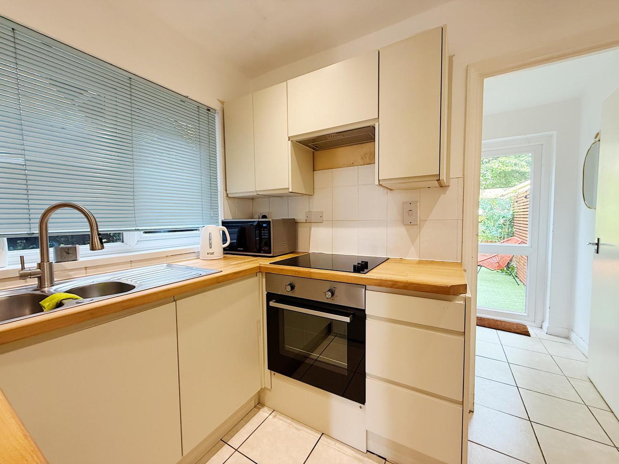 Stylish Kennington Near Tube With King Bed And Garden Apartment