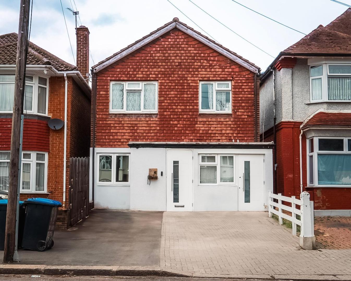 Beautiful 2 Bed With Driveway, Wembley Appartement *