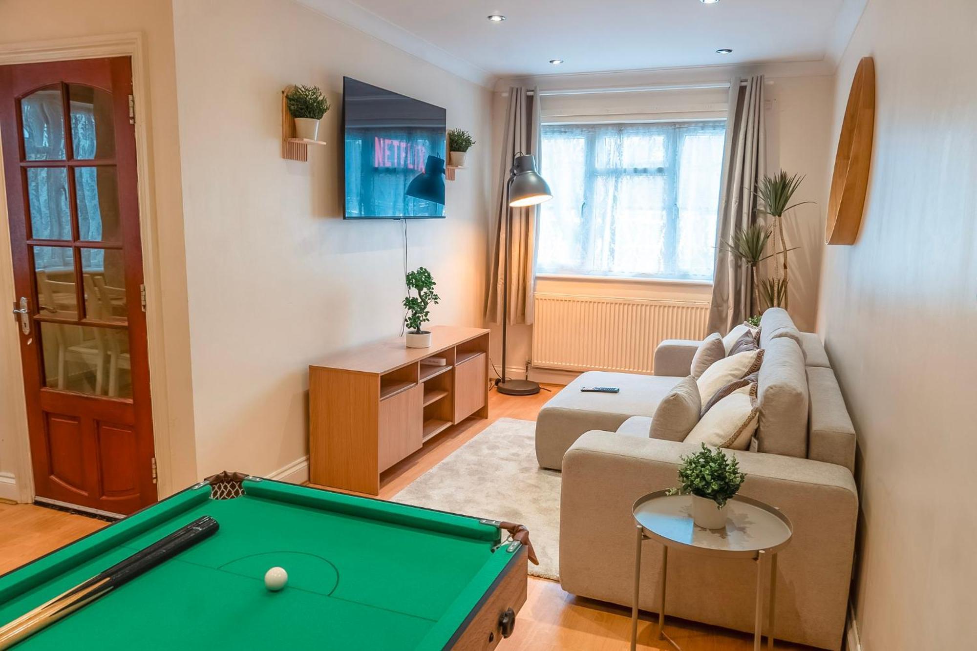 Beautiful 2 Bed With Driveway, Wembley *