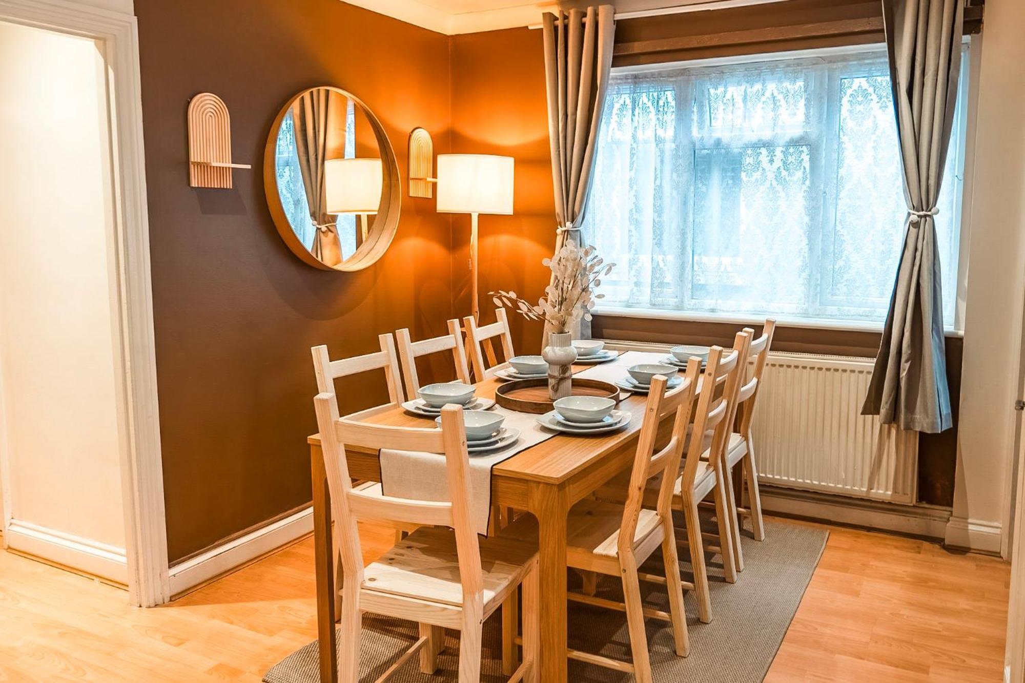 Beautiful 2 Bed With Driveway, Wembley