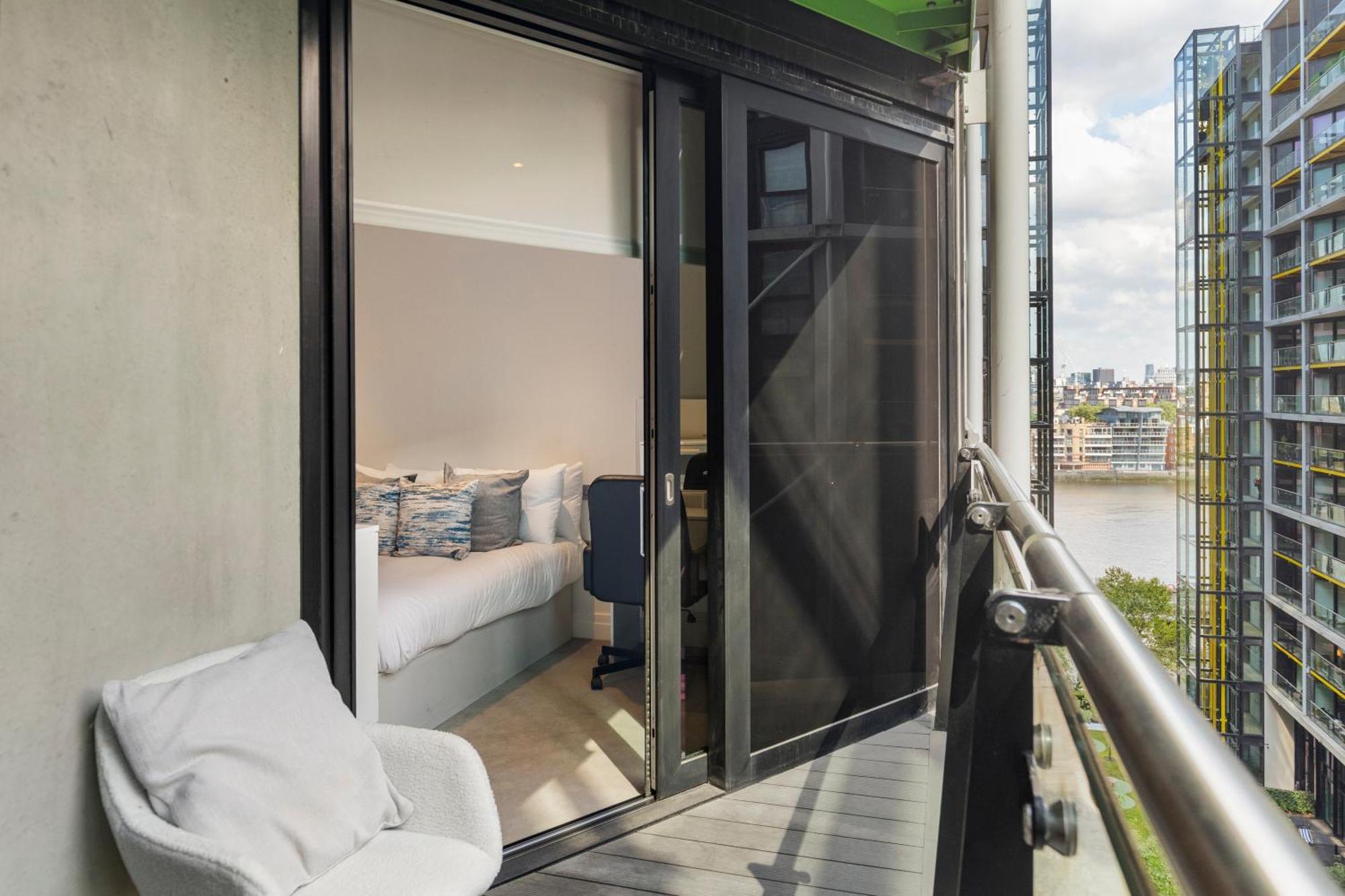 Modern 2br Flat With Balcony Prime Location Londres
