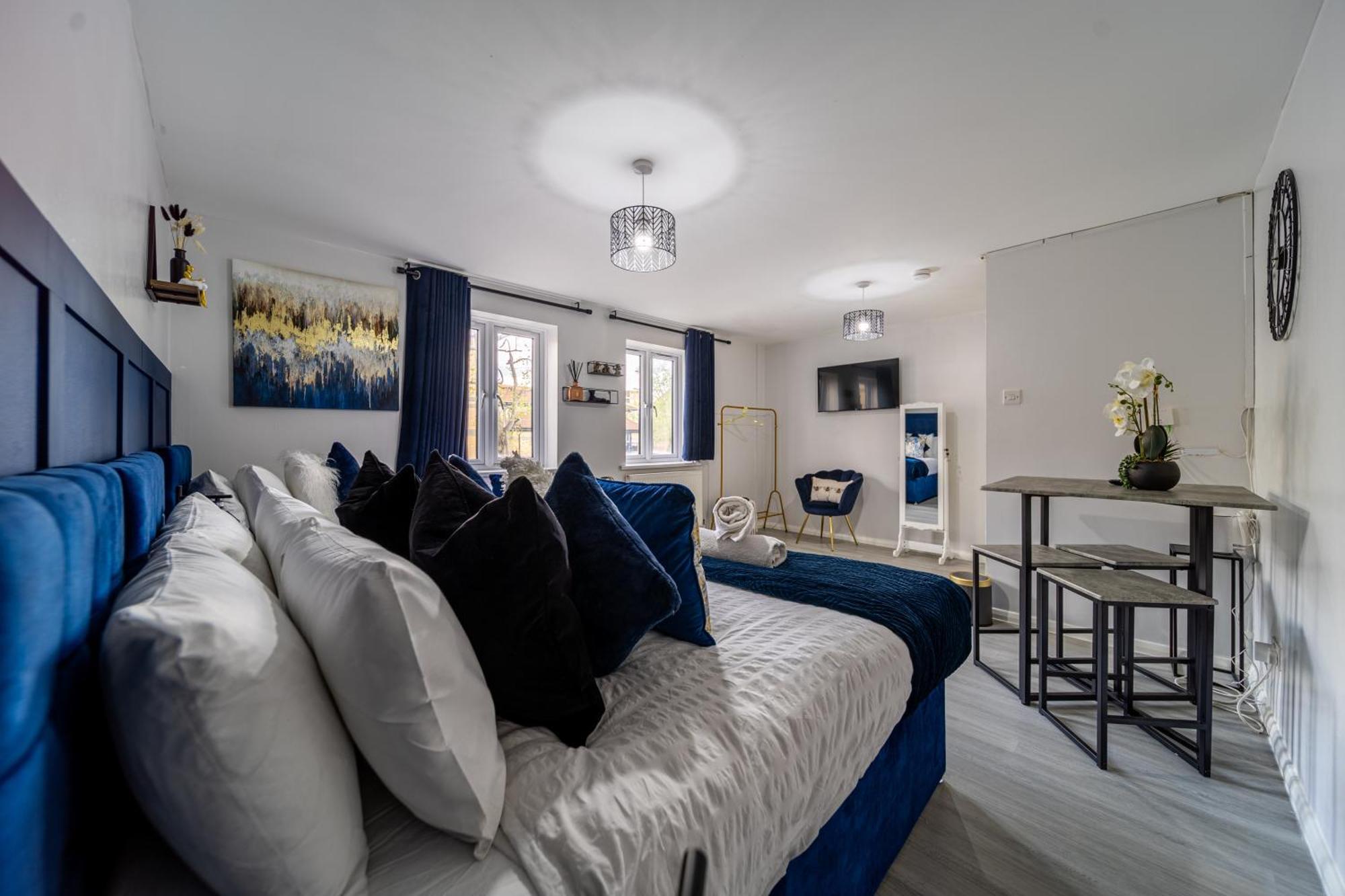 Luxurious & Spacious 3-br Free Parking Balcony