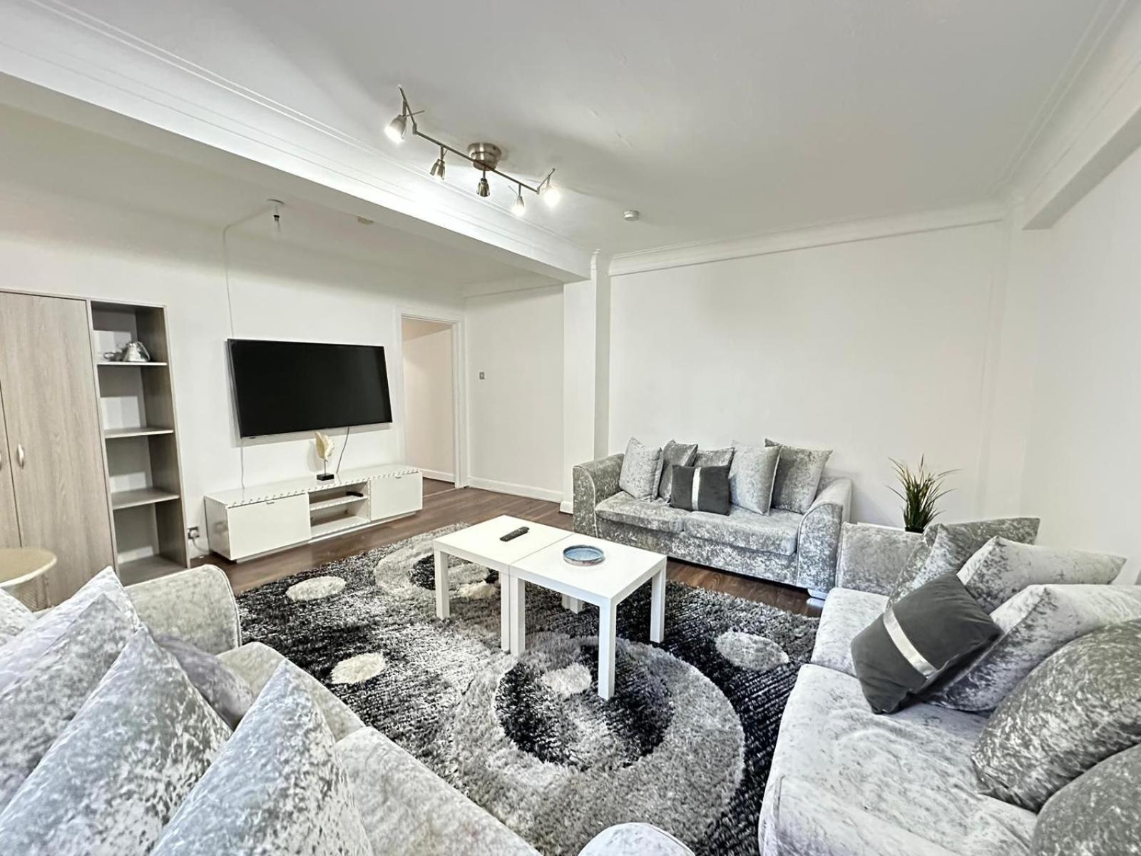 Marble Arch Beautiful Family * London