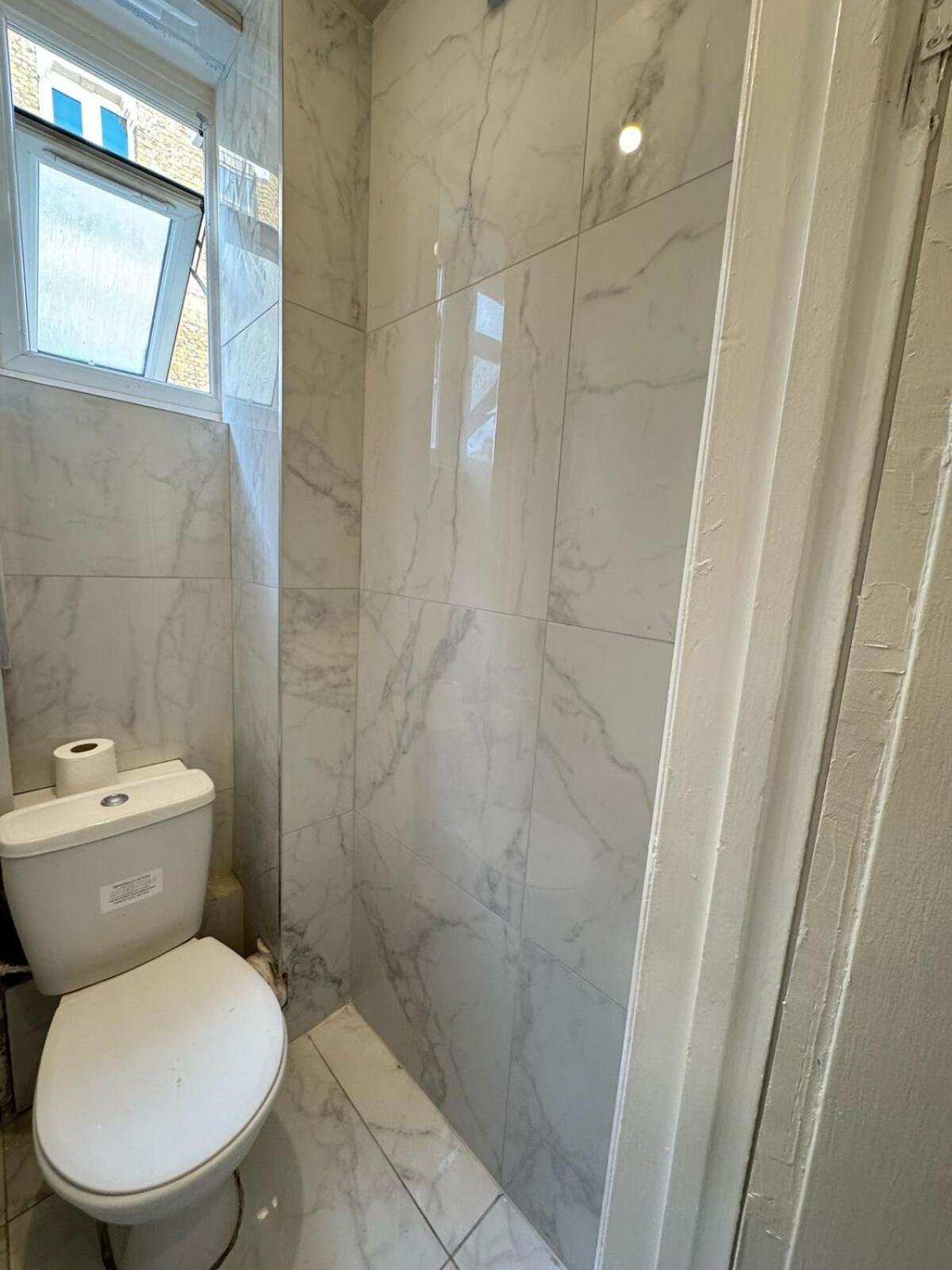 2 Bedroom Flat On First Floor Appartement