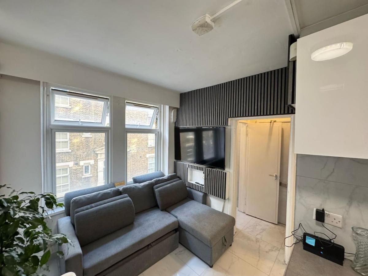 2 Bedroom Flat On First Floor *