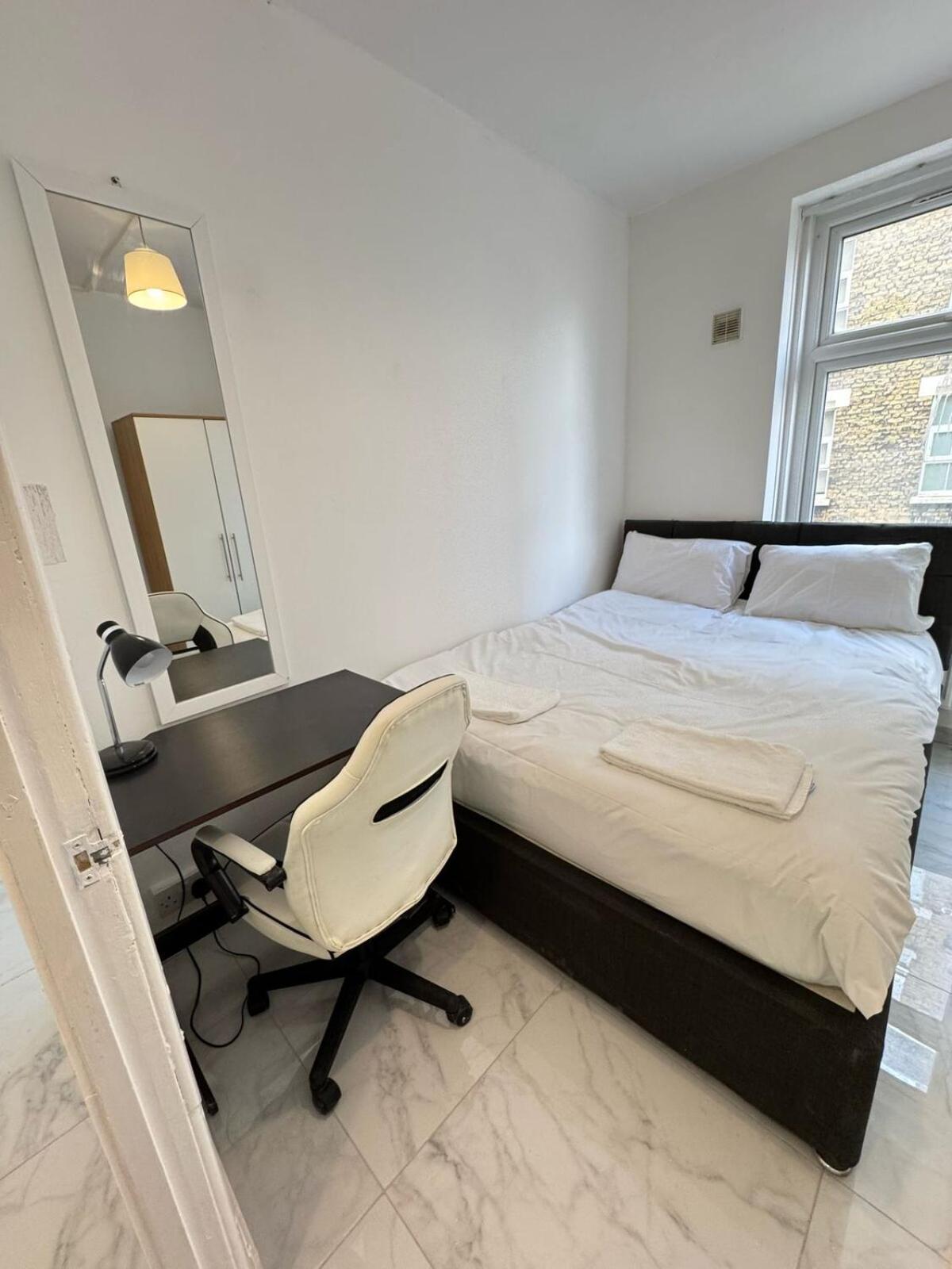 2 Bedroom Flat On First Floor Apartment *
