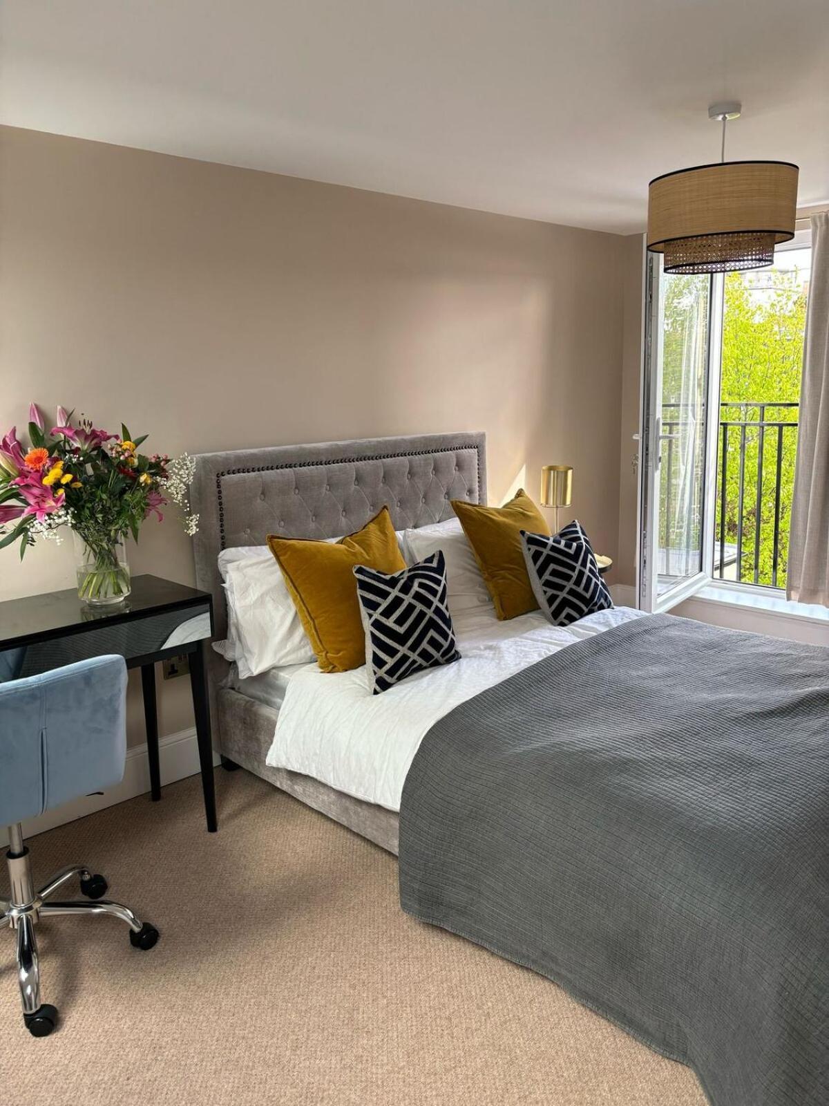 Lavish Maida Vale Townhouse Sleeps Up To 8 With Patio & Office - Open To Short & Long Term Lets * London