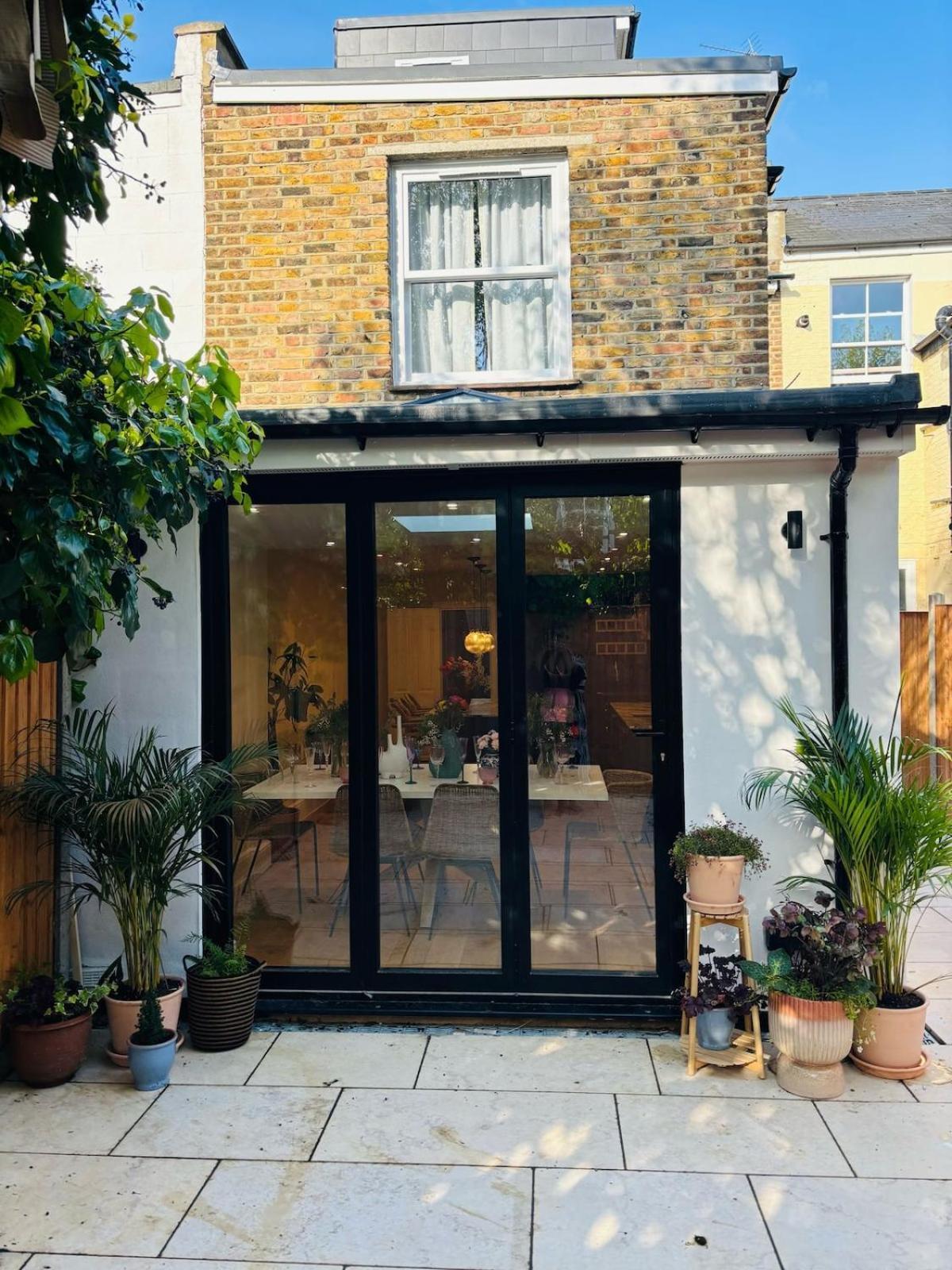 Lavish Maida Vale Townhouse Sleeps Up To 8 With Patio & Office - Open To Short & Long Term Lets
