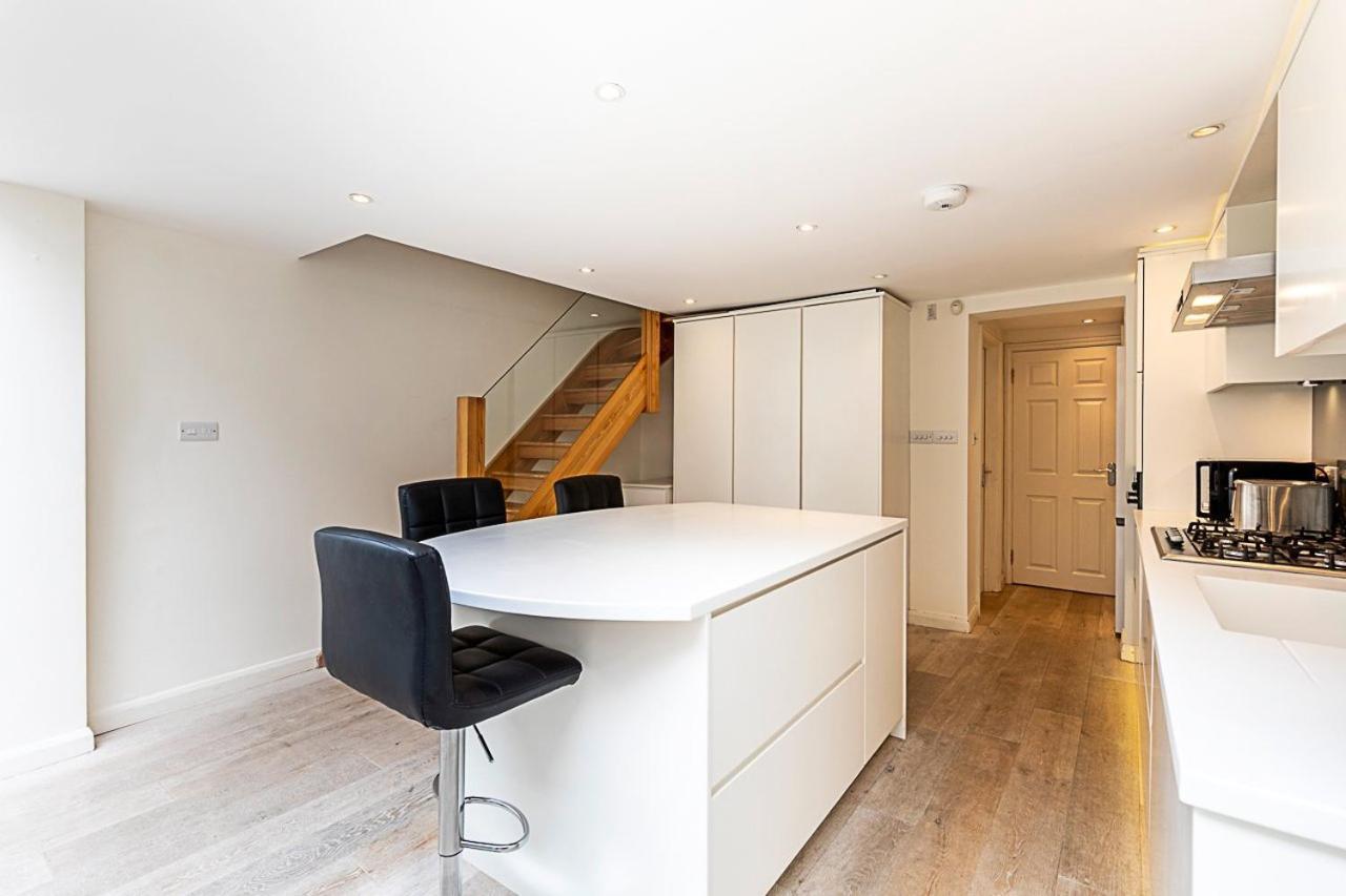 Chic 4-bed House, Camden,