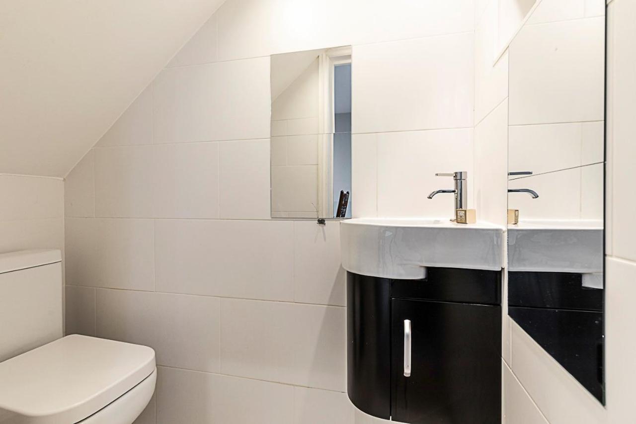 Chic 4-bed House, Camden,