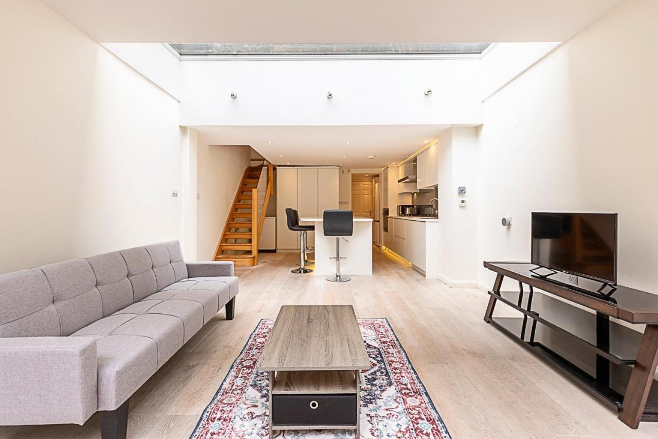 Casa de Férias Chic 4-bed House, Camden, Londres
