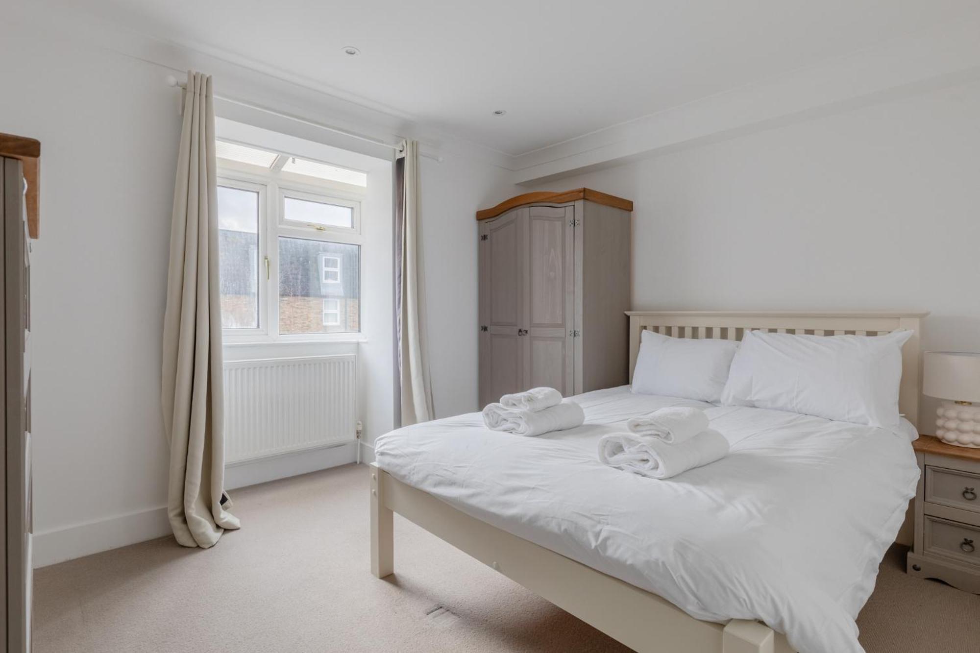 Charming 4bd 6 Mins From Nine Elms Station Hébergement de vacances *