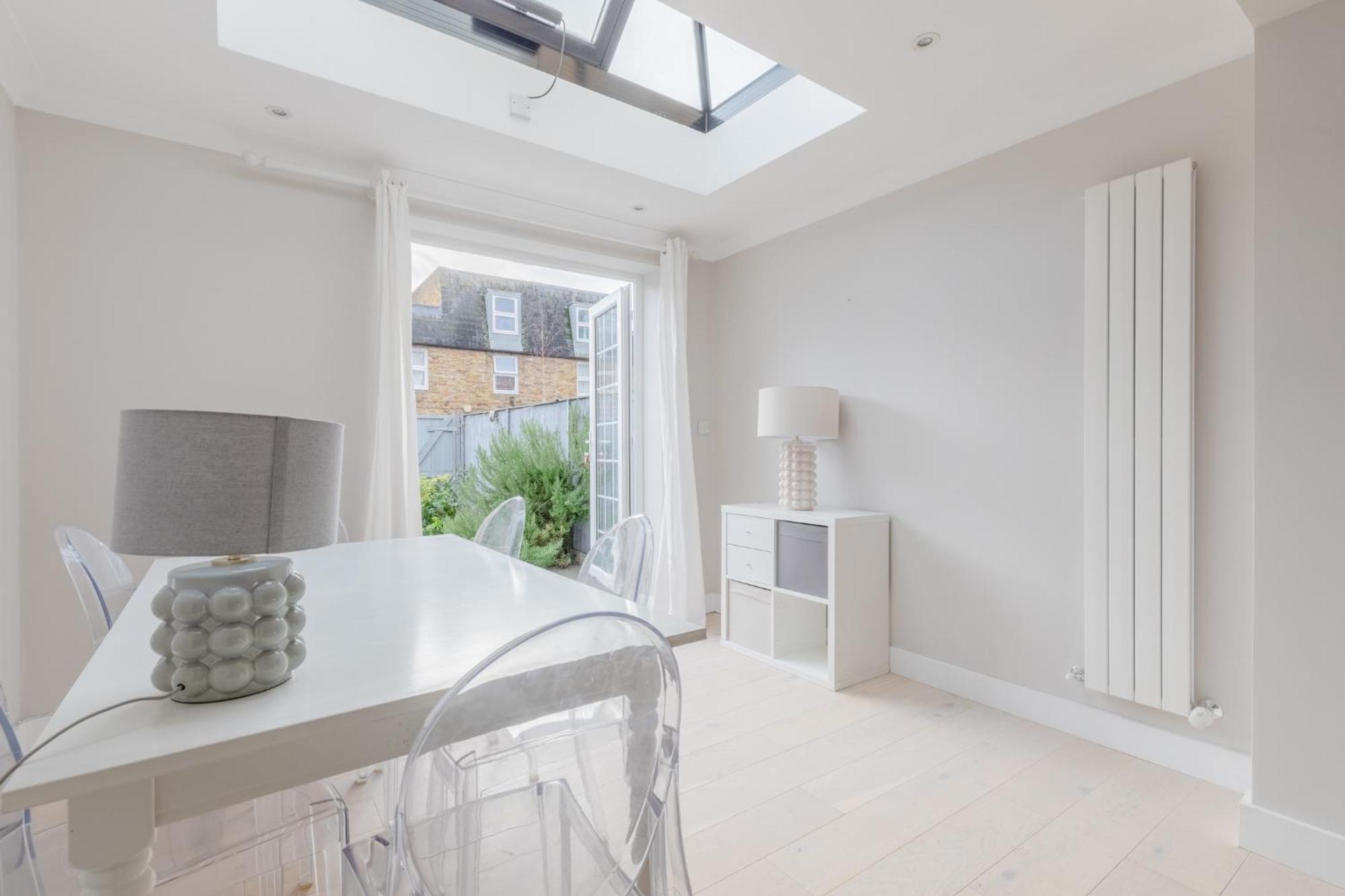 Charming 4bd 6 Mins From Nine Elms Station Hébergement de vacances *