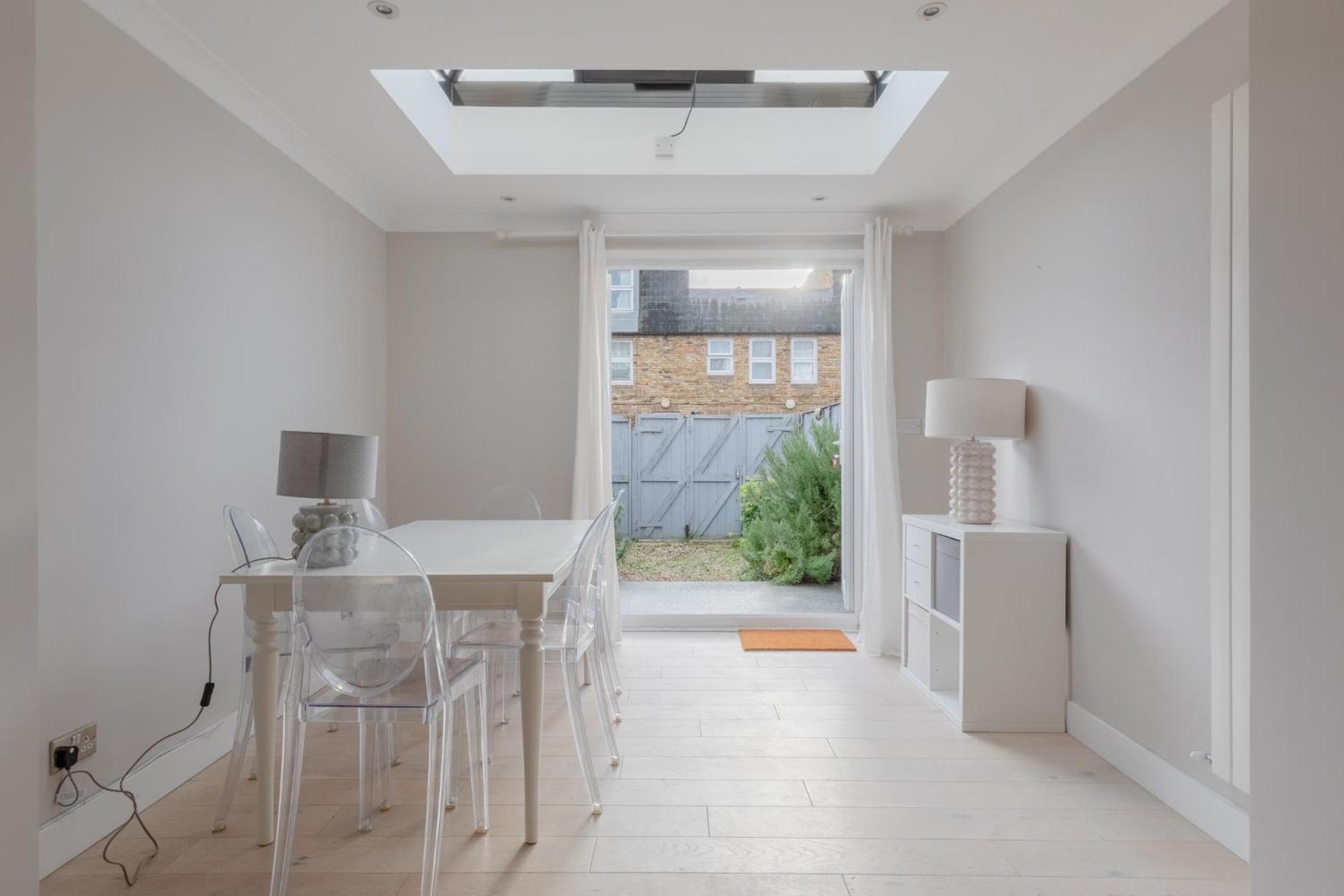 Charming 4bd 6 Mins From Nine Elms Station Hébergement de vacances *
