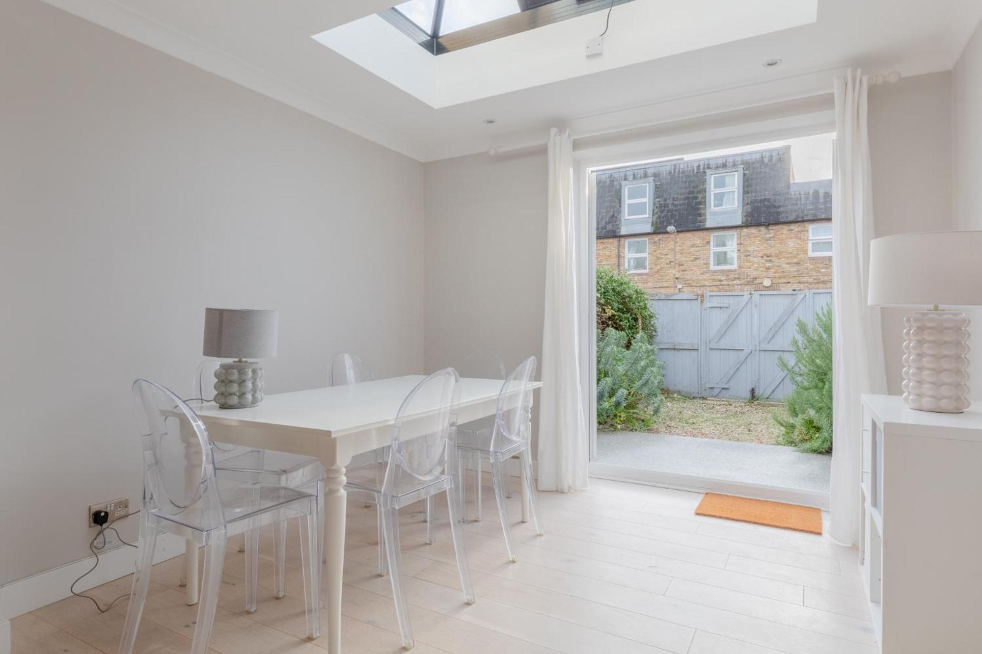 Hébergement de vacances Charming 4bd 6 Mins From Nine Elms Station *