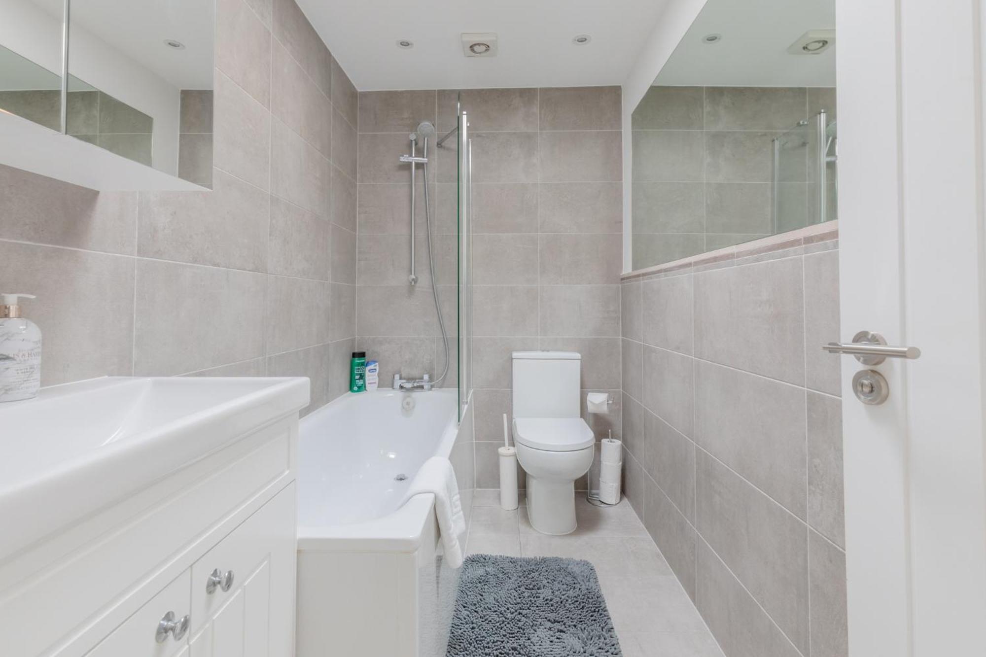 Charming 4bd 6 Mins From Nine Elms Station Hébergement de vacances *