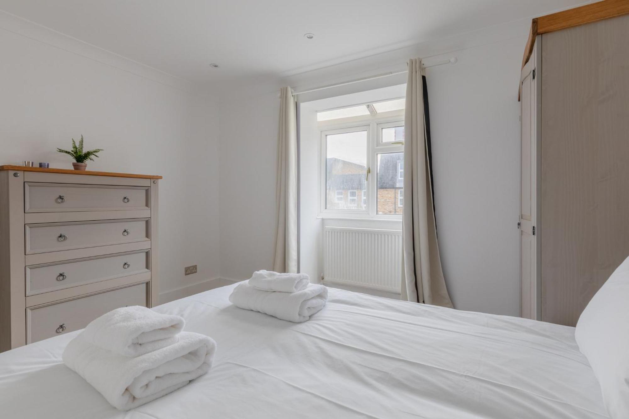 Charming 4bd 6 Mins From Nine Elms Station Hébergement de vacances *