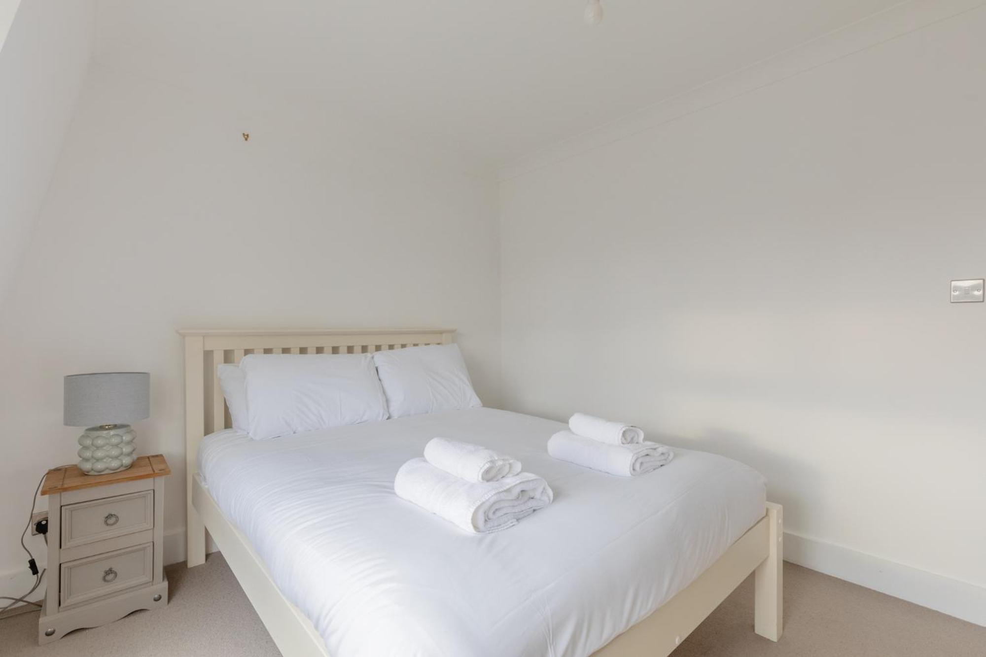 Charming 4bd 6 Mins From Nine Elms Station *