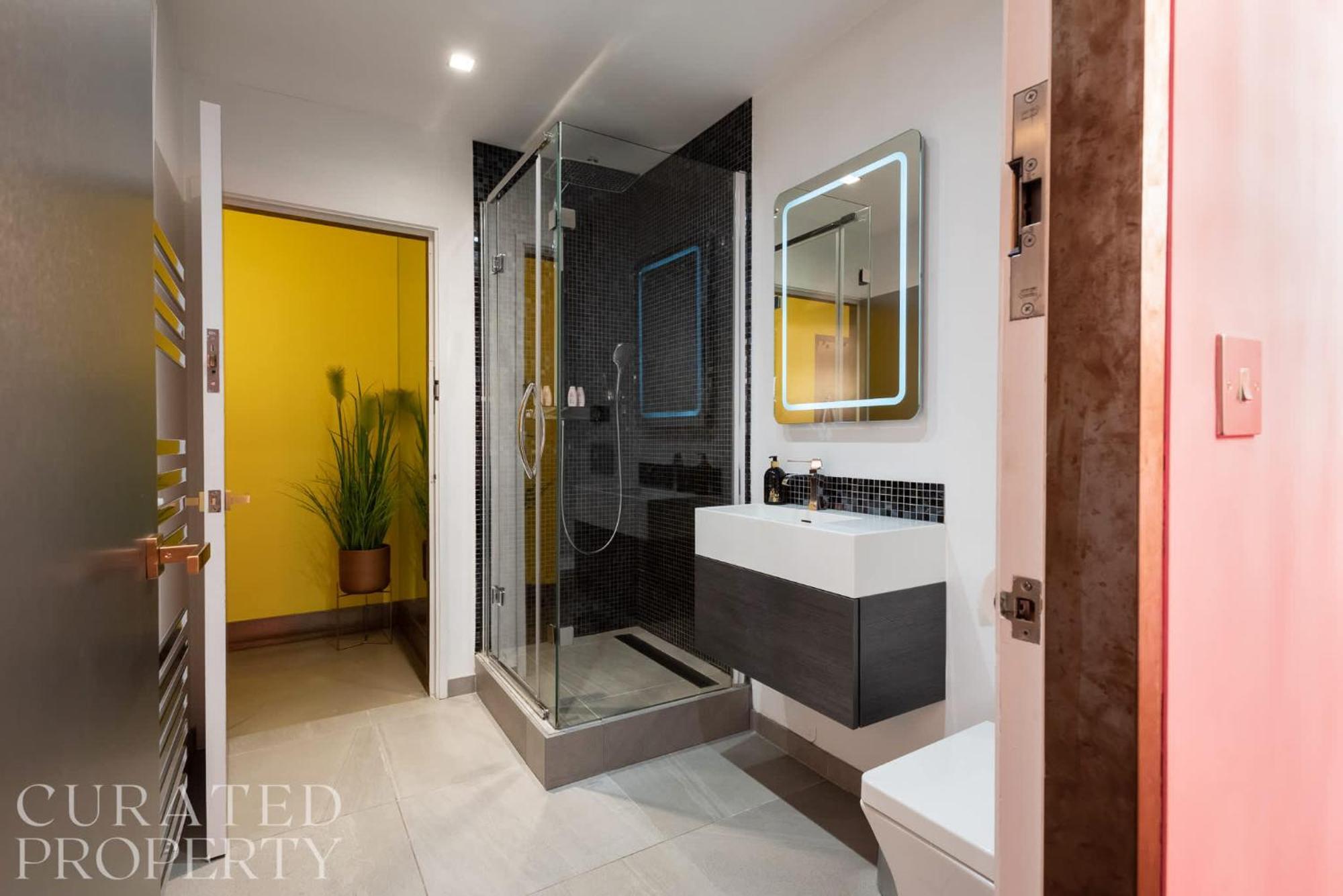 Amazingly Luxurious Loft Apartment, Soho - 3 Bedrooms, 2 Bath & Office * Londen