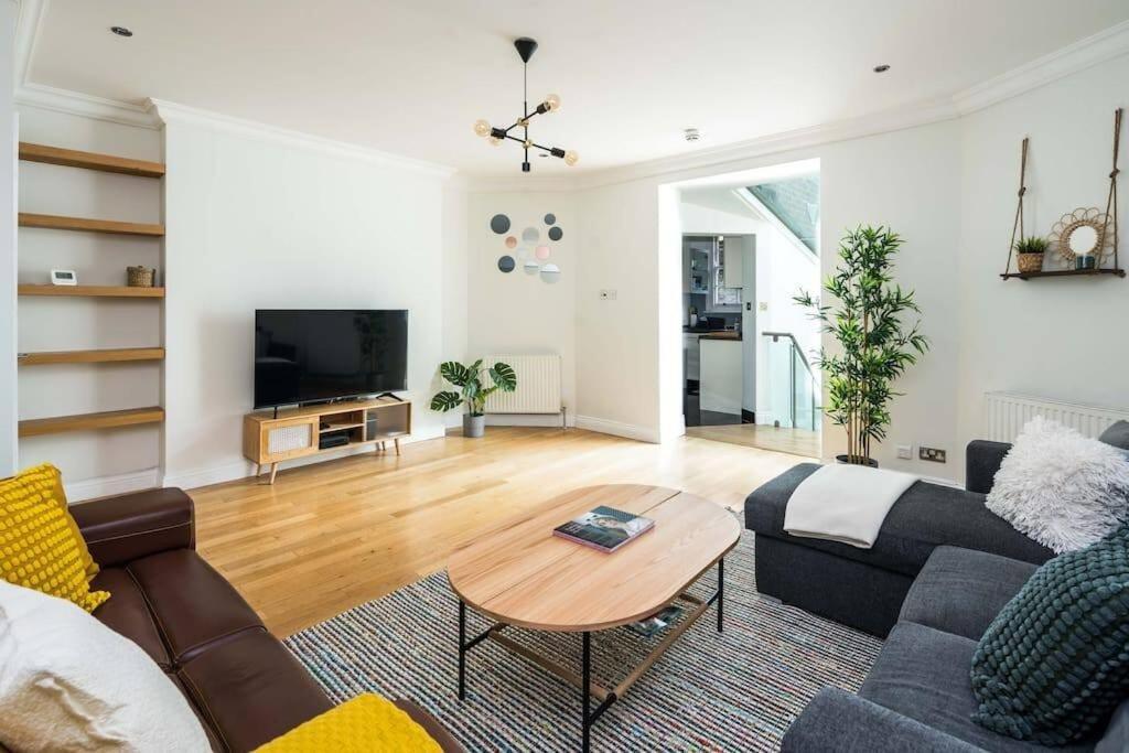 Elegant 2bd Duplex With Outdoor Patio/glass Canopy * London