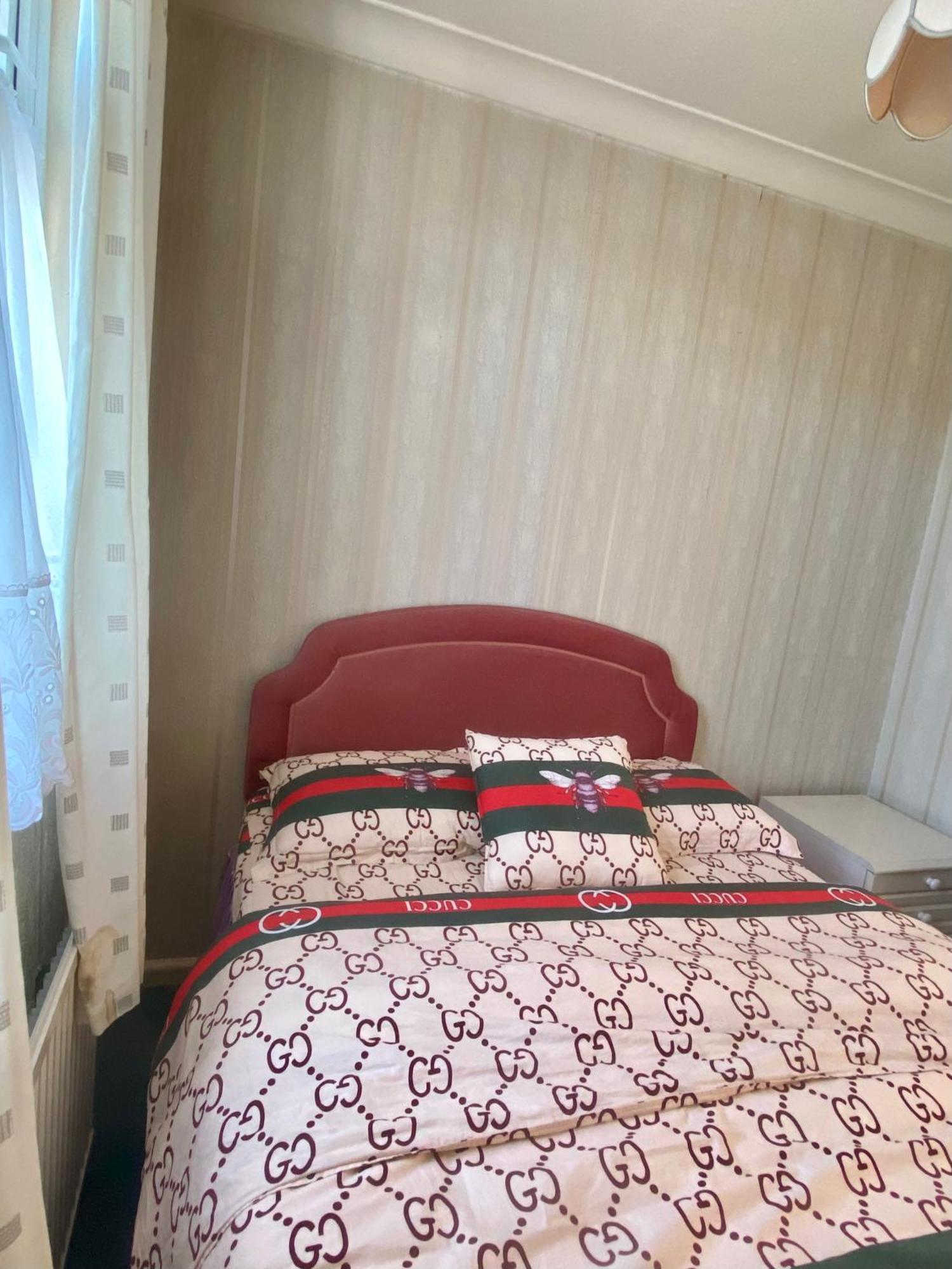 Barking House Sleeps 12 - Parking - Train Tube - Airport Сasa de vacaciones Londres