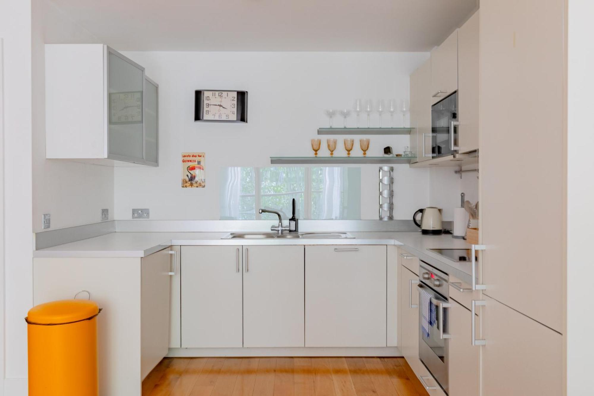 Stylish 1bd Flat In Gated Community Clapham